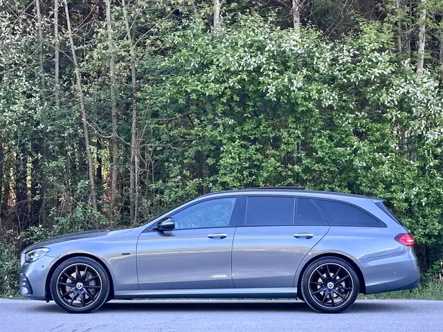 Mercedes-Benz E-Class view 5