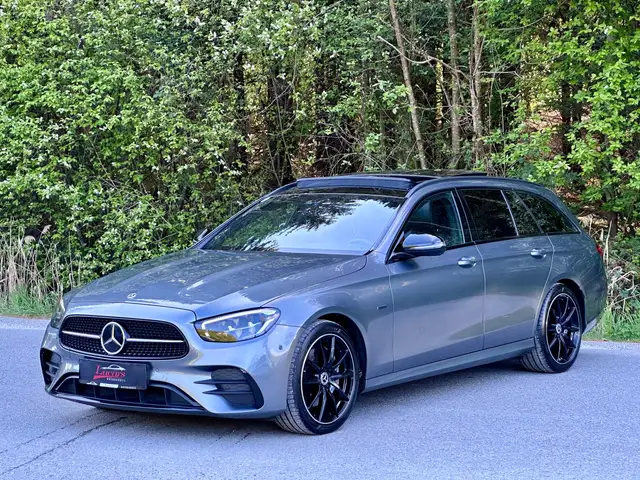 Mercedes-Benz E-Class view 4