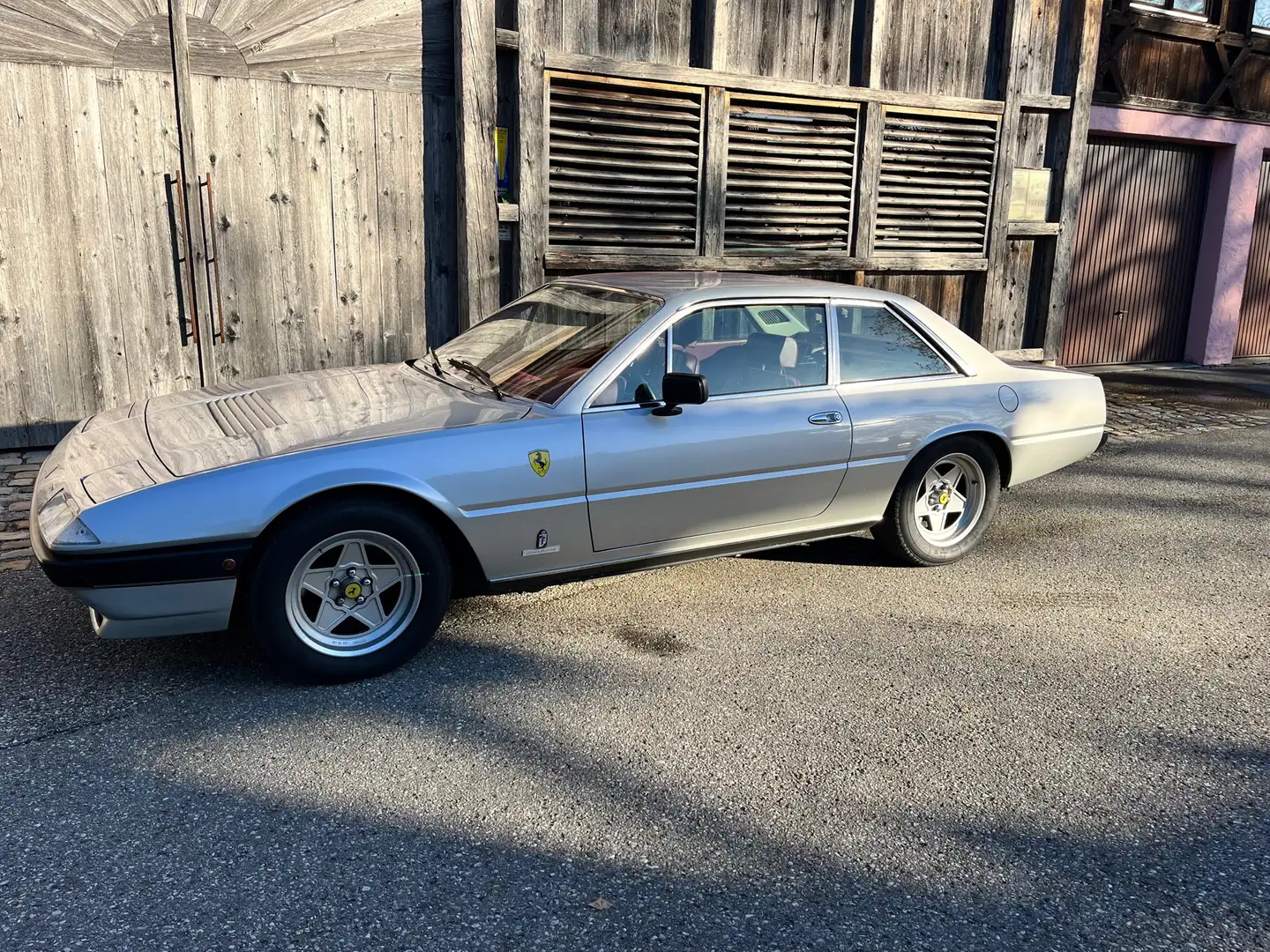 Ferrari 400 srebrna - 1