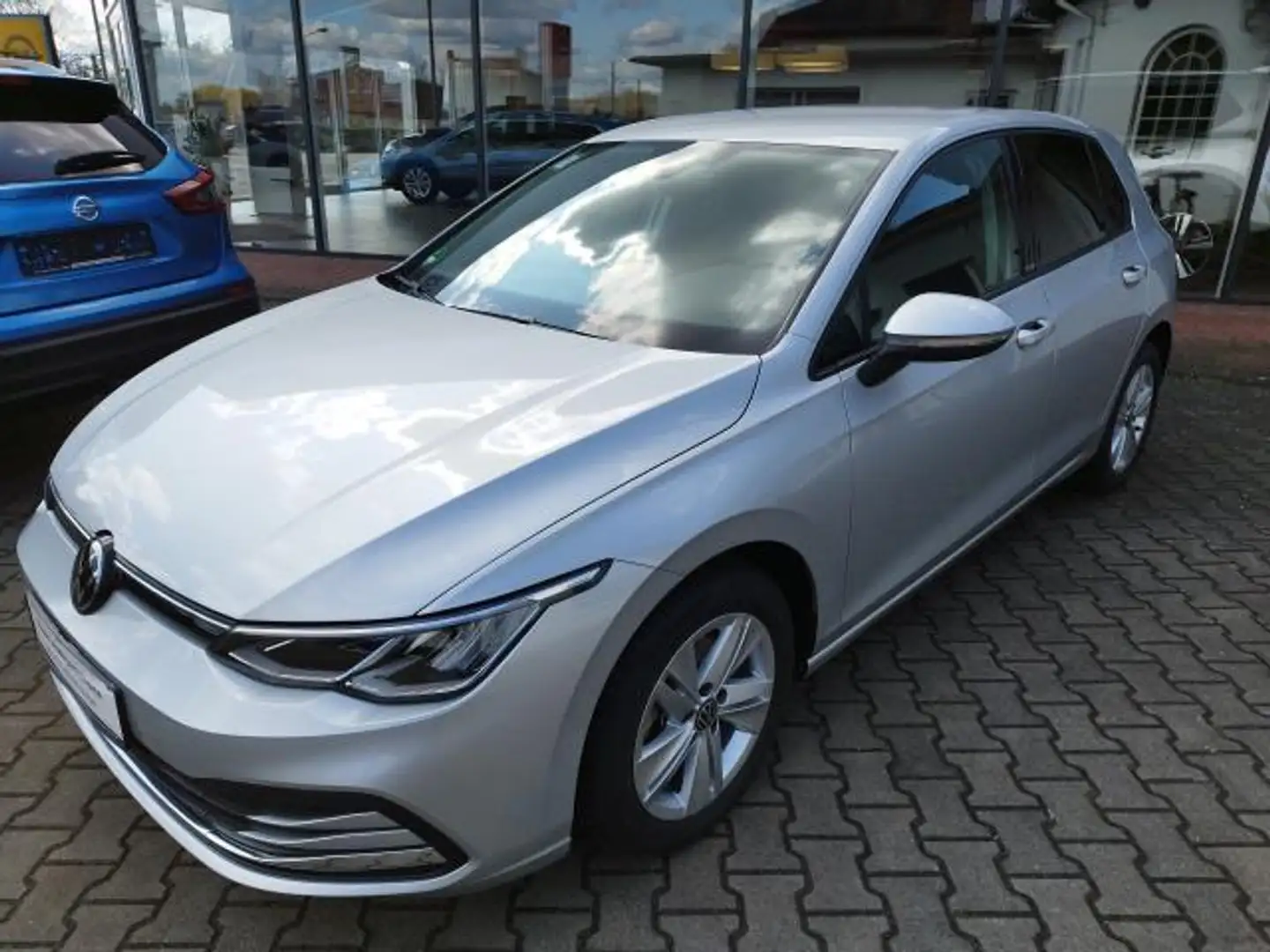 Volkswagen Golf ACTIVE - 2
