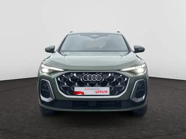 Audi Q5 view 3