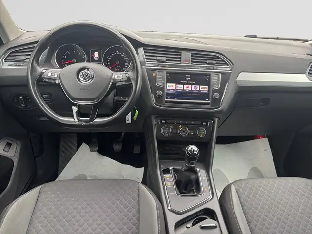 Volkswagen Tiguan view 11
