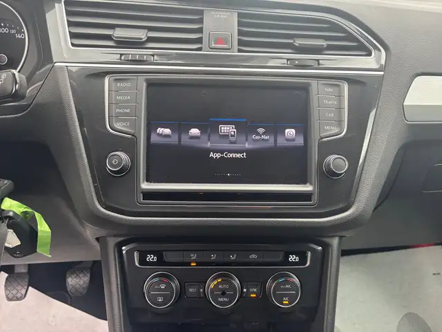 Volkswagen Tiguan view 12