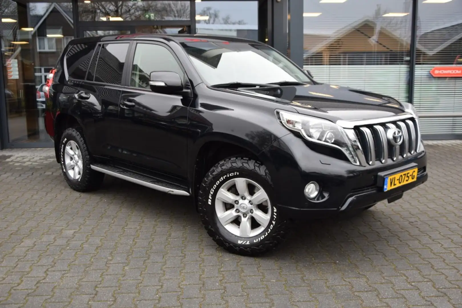 Toyota Land Cruiser 3.0 D-4D 5DRS LEGEND A/T VAN Negru - 1