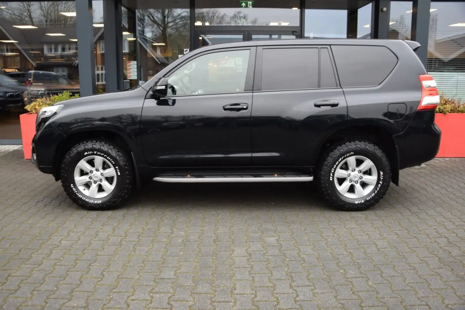Toyota Land Cruiser 3.0 D-4D 5DRS LEGEND A/T VAN Negru - 2