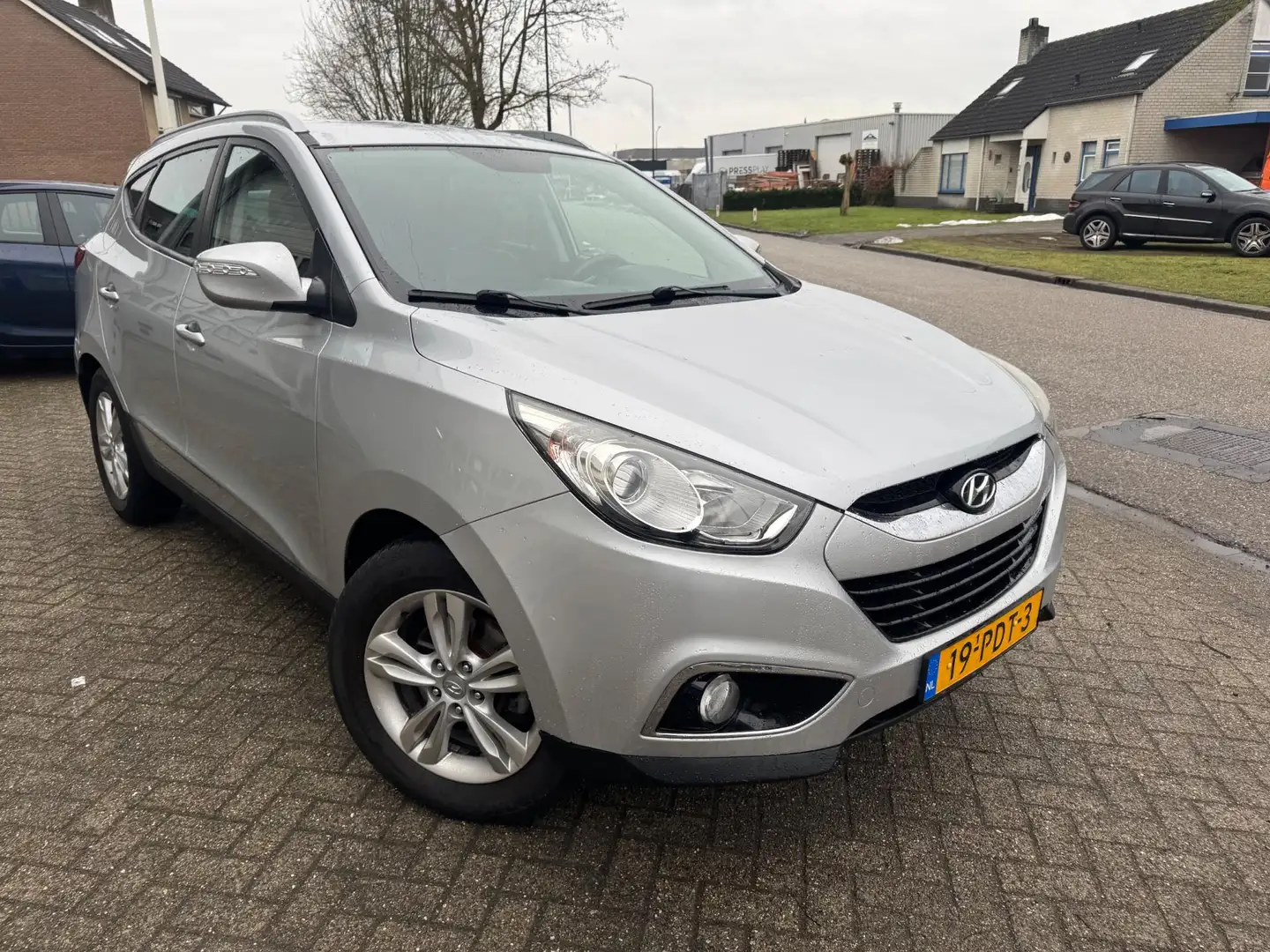 Hyundai iX35 2.0i Business Edition Airco, Camera, Trekhaak Grau - 2