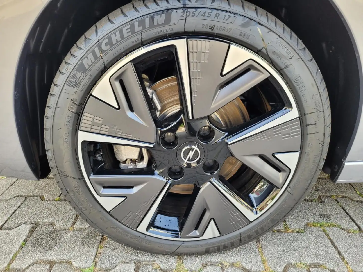 Opel Corsa-e e GS Line Grau - 2