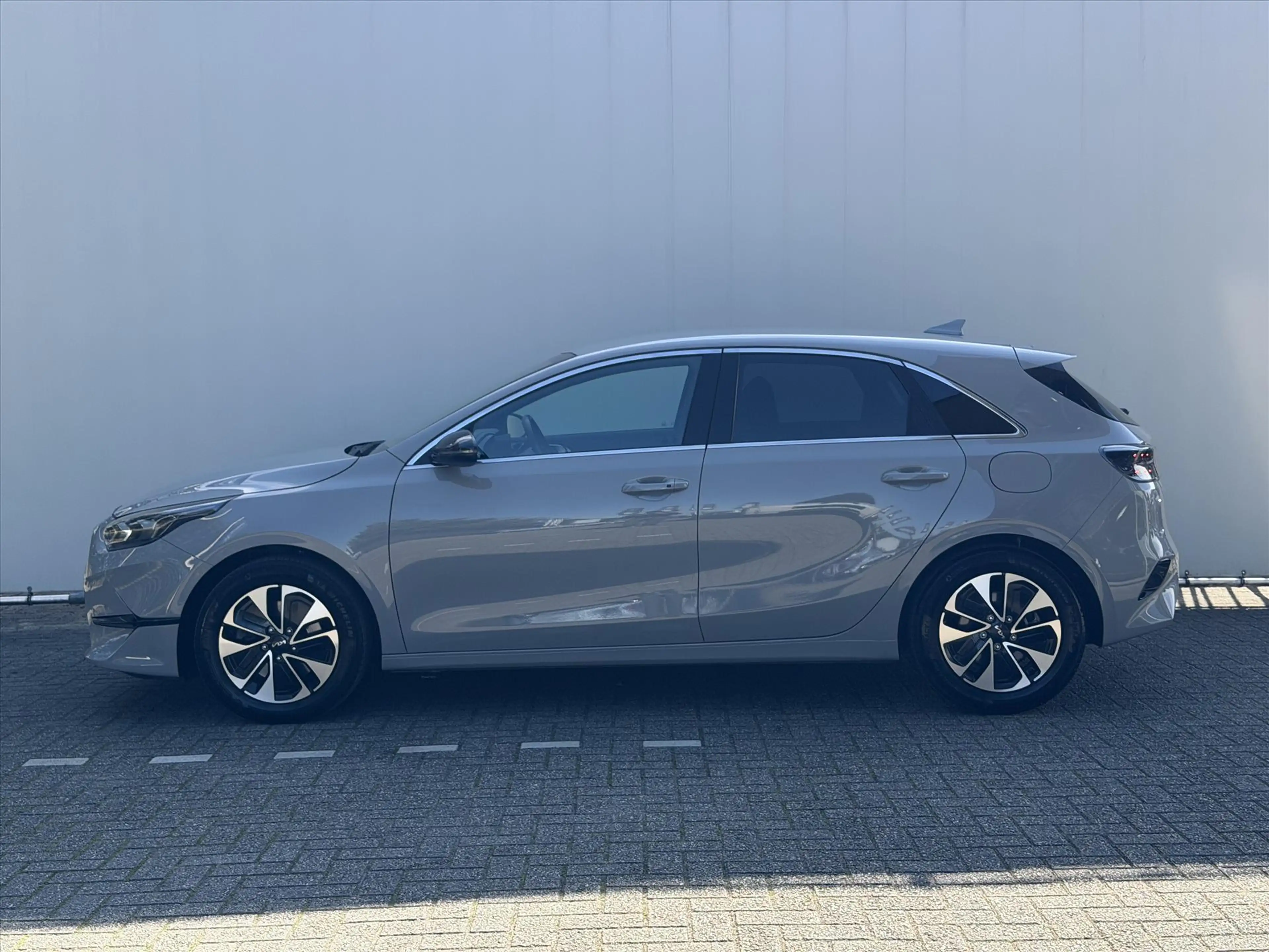 Kia Ceed / cee'd 1.0 T-GDi 100pk Design Edition — photo 2