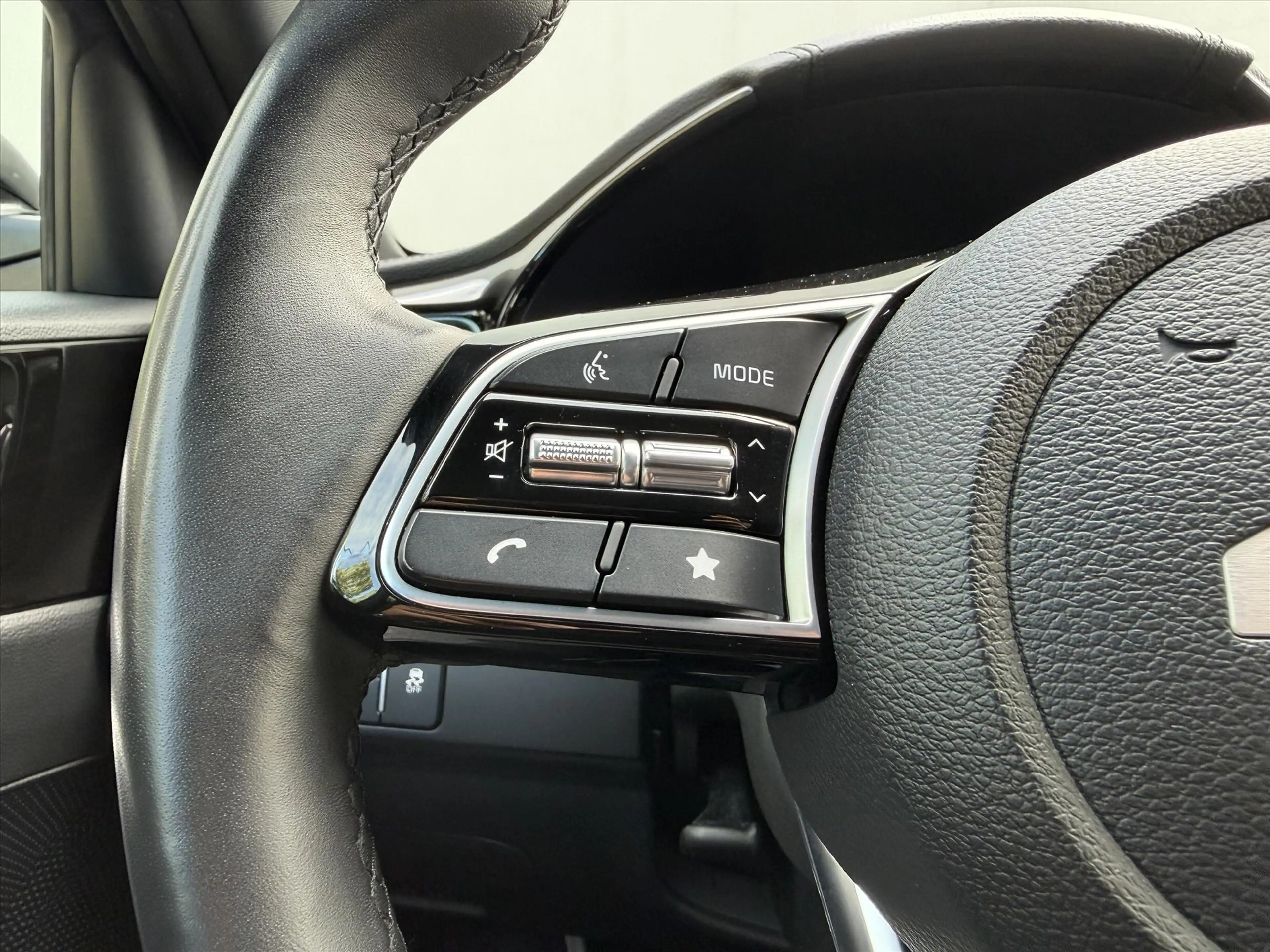 Kia Ceed / cee'd 1.0 T-GDi 100pk Design Edition — photo 12