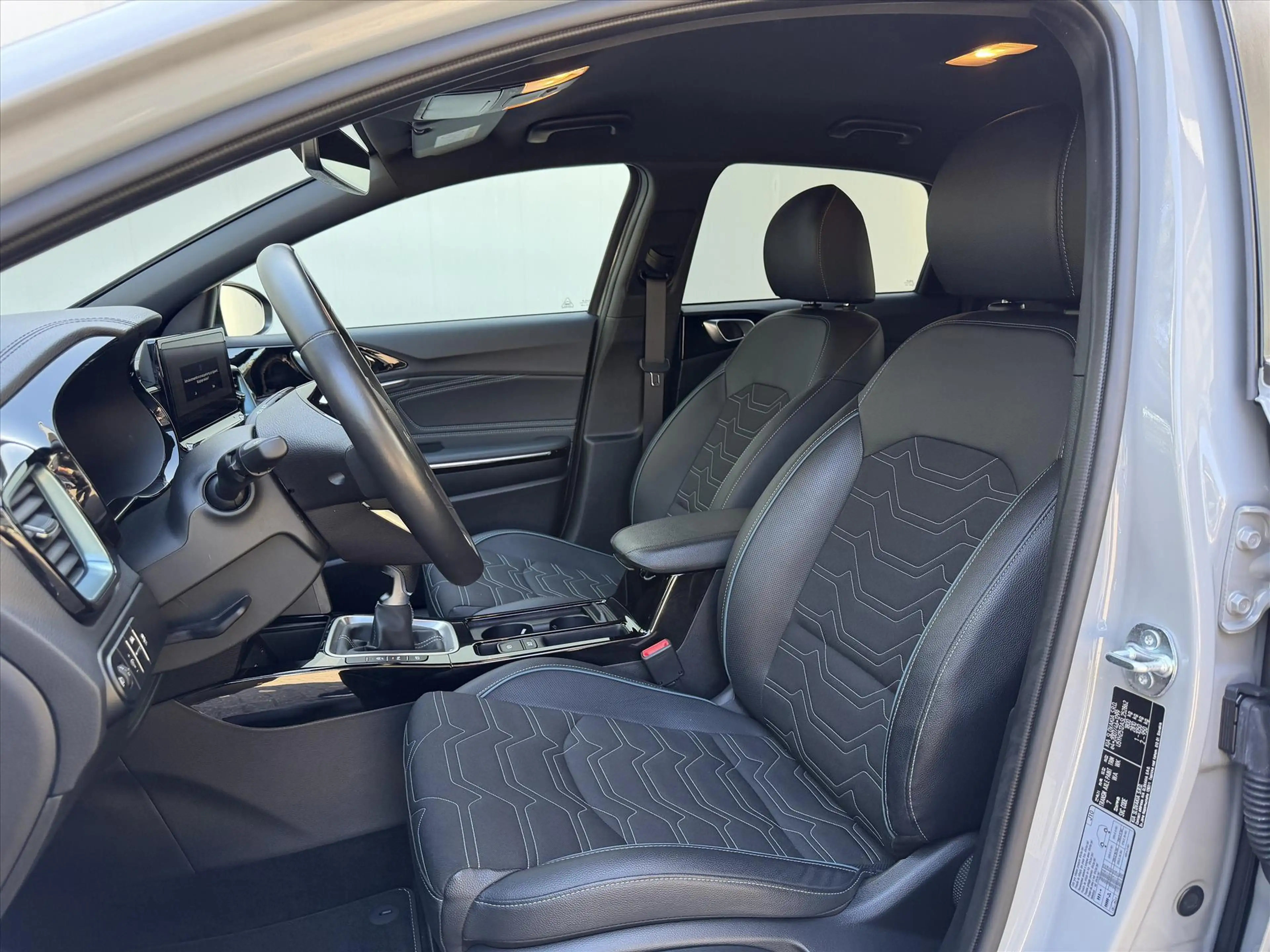 Kia Ceed / cee'd 1.0 T-GDi 100pk Design Edition — photo 9