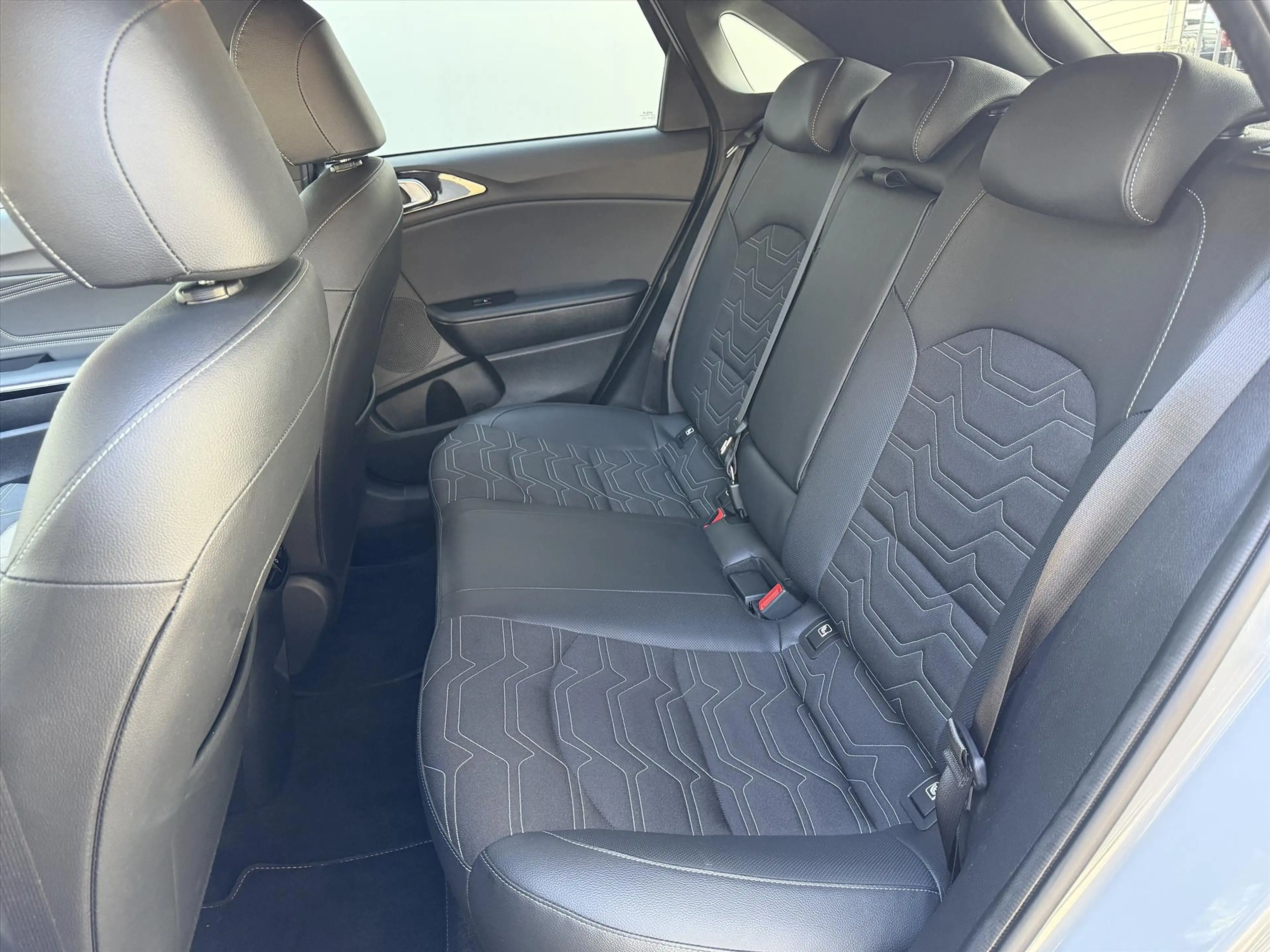 Kia Ceed / cee'd 1.0 T-GDi 100pk Design Edition — photo 10