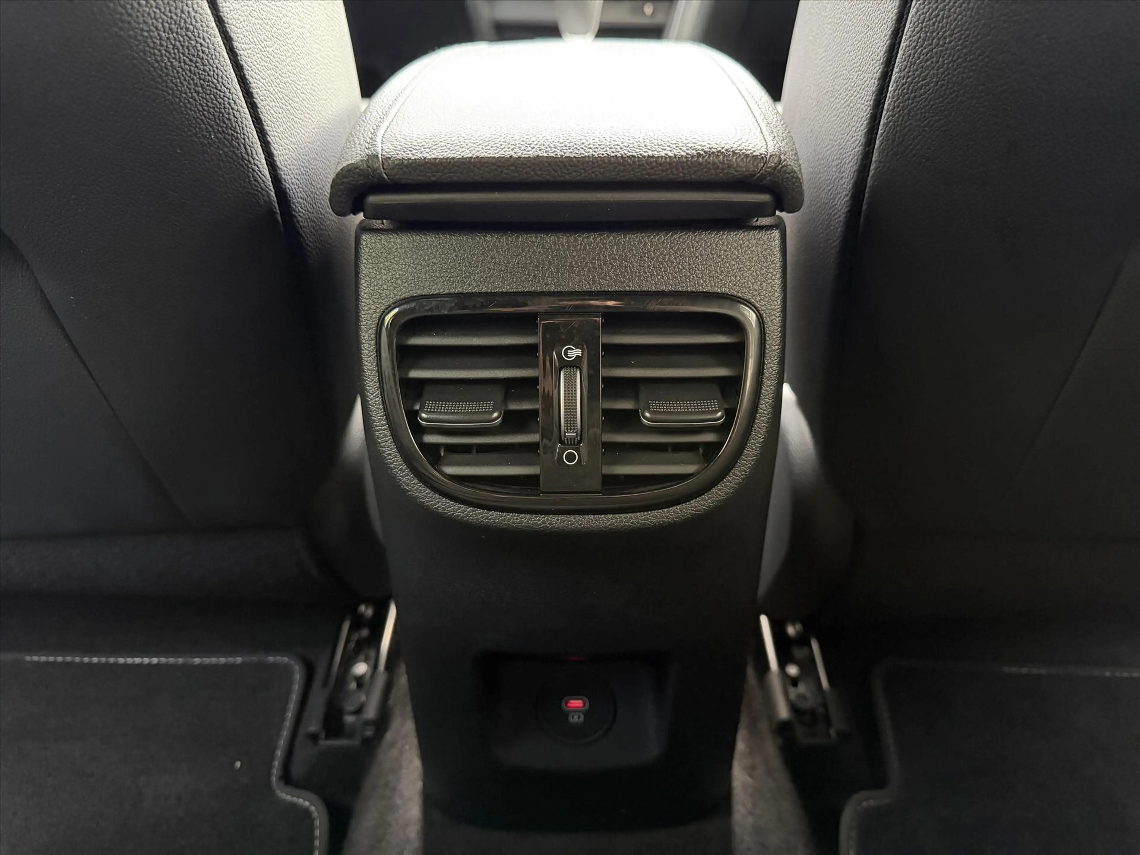 Kia Ceed / cee'd 1.0 T-GDi 100pk Design Edition — photo 21