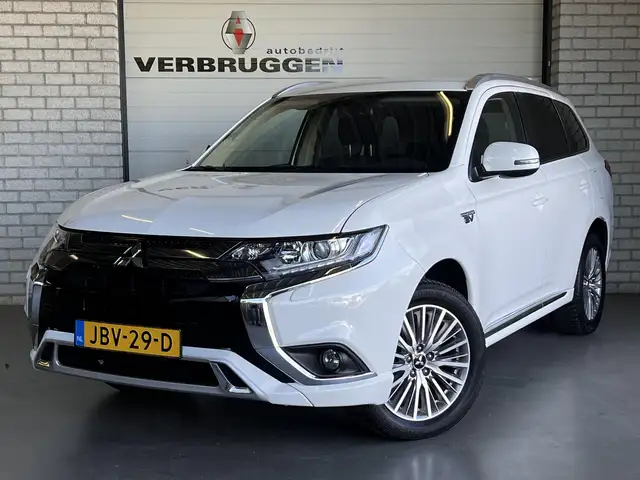 Mitsubishi Outlander 2.4 PHEV Pure+ | 18" LMV | Camera | Stoelverw. | C