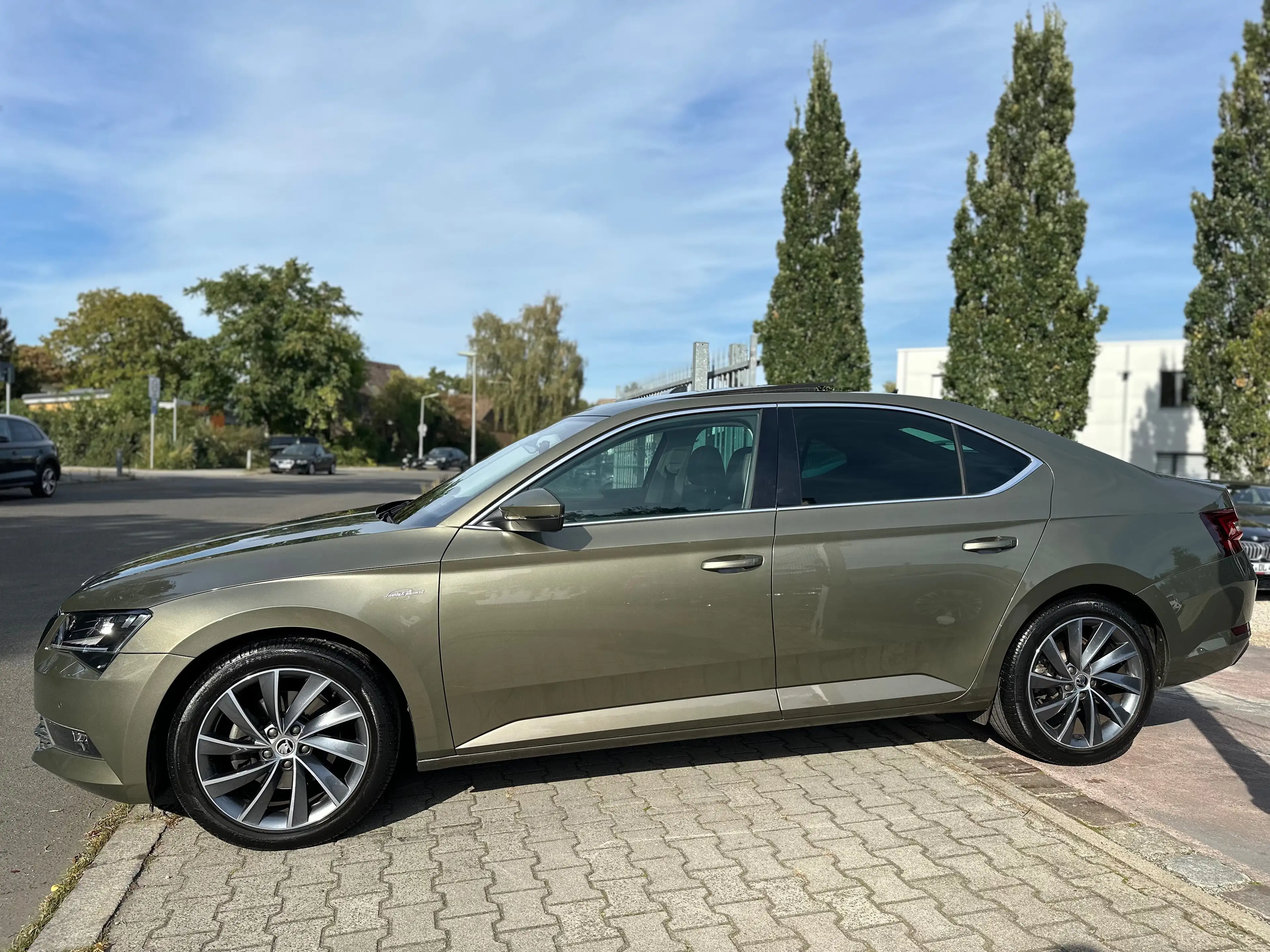 Skoda Superb L&K,PANORAMADACH,AUTOMATIK,49.000 KM,LEDER,1.HAND!!! — photo 8
