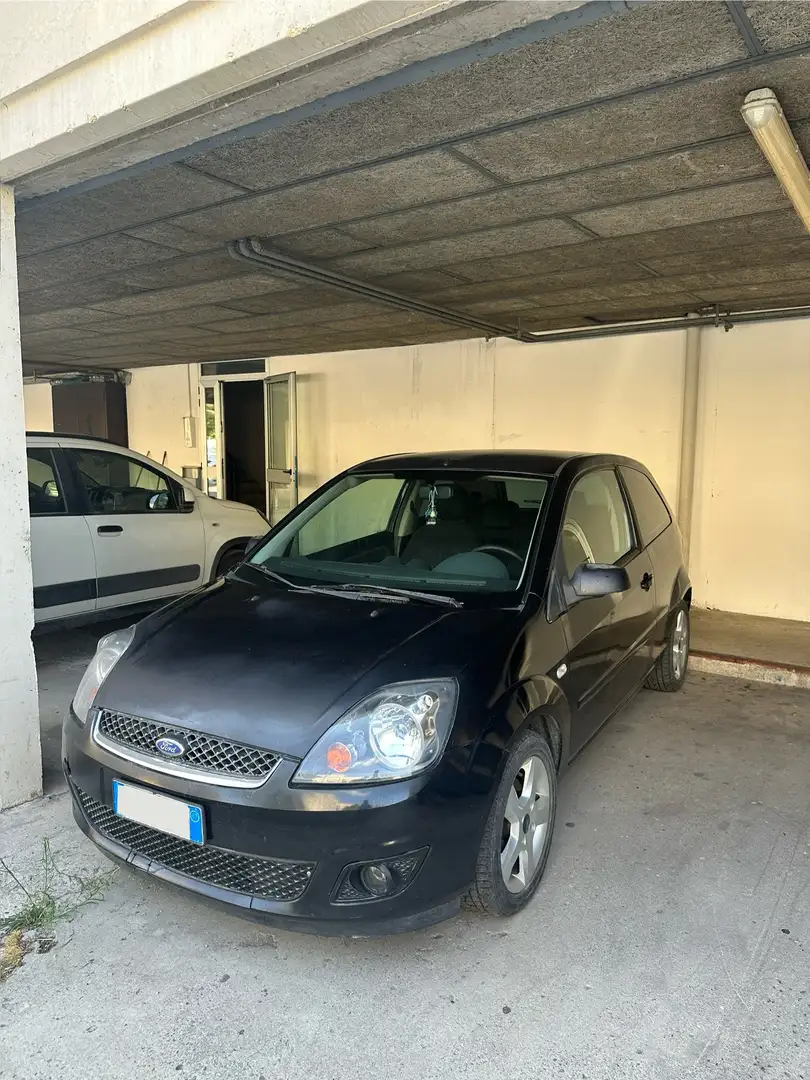 Ford Fiesta 3p 1.2 Ghia - 2