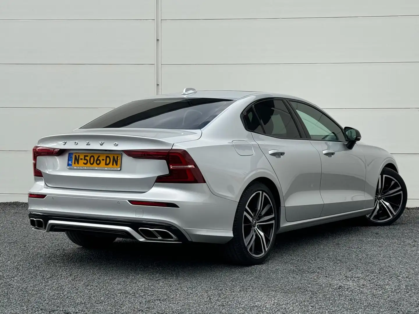 Volvo S60 2.0 B4 R-Design Org NL Pano Bowers&Wilkins Apple c Grijs - 2