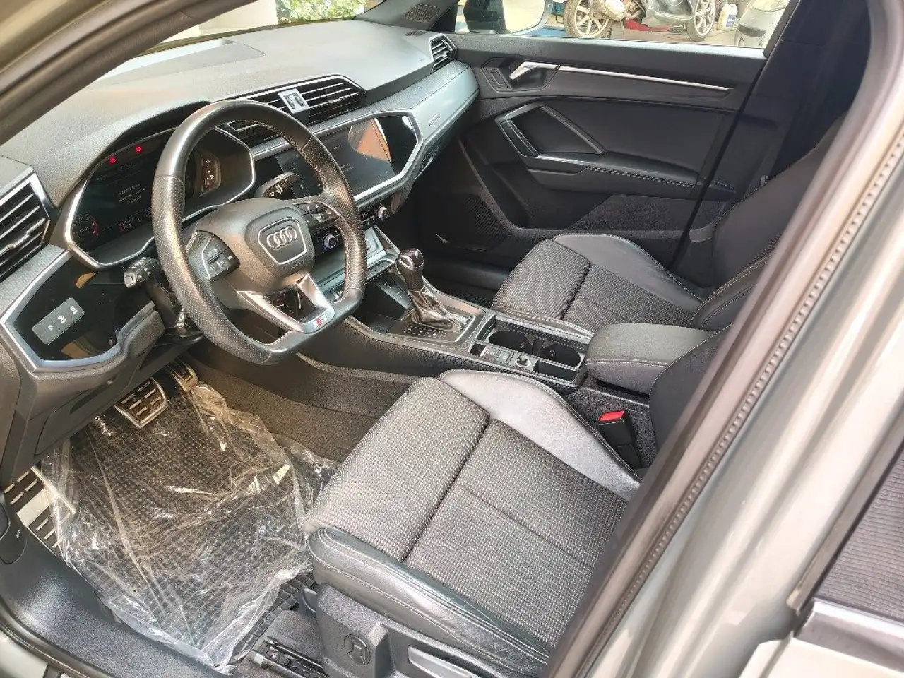 Audi Q3 SPB 35 TDI Identity Black PREZZO REALE, миниатюра 17