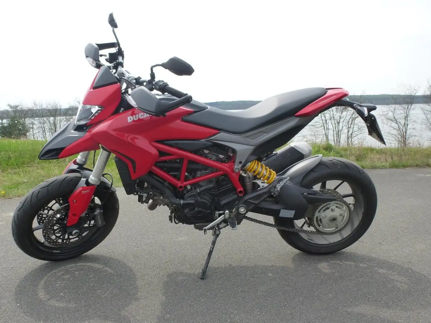 Ducati Hypermotard 821 Rojo - 2