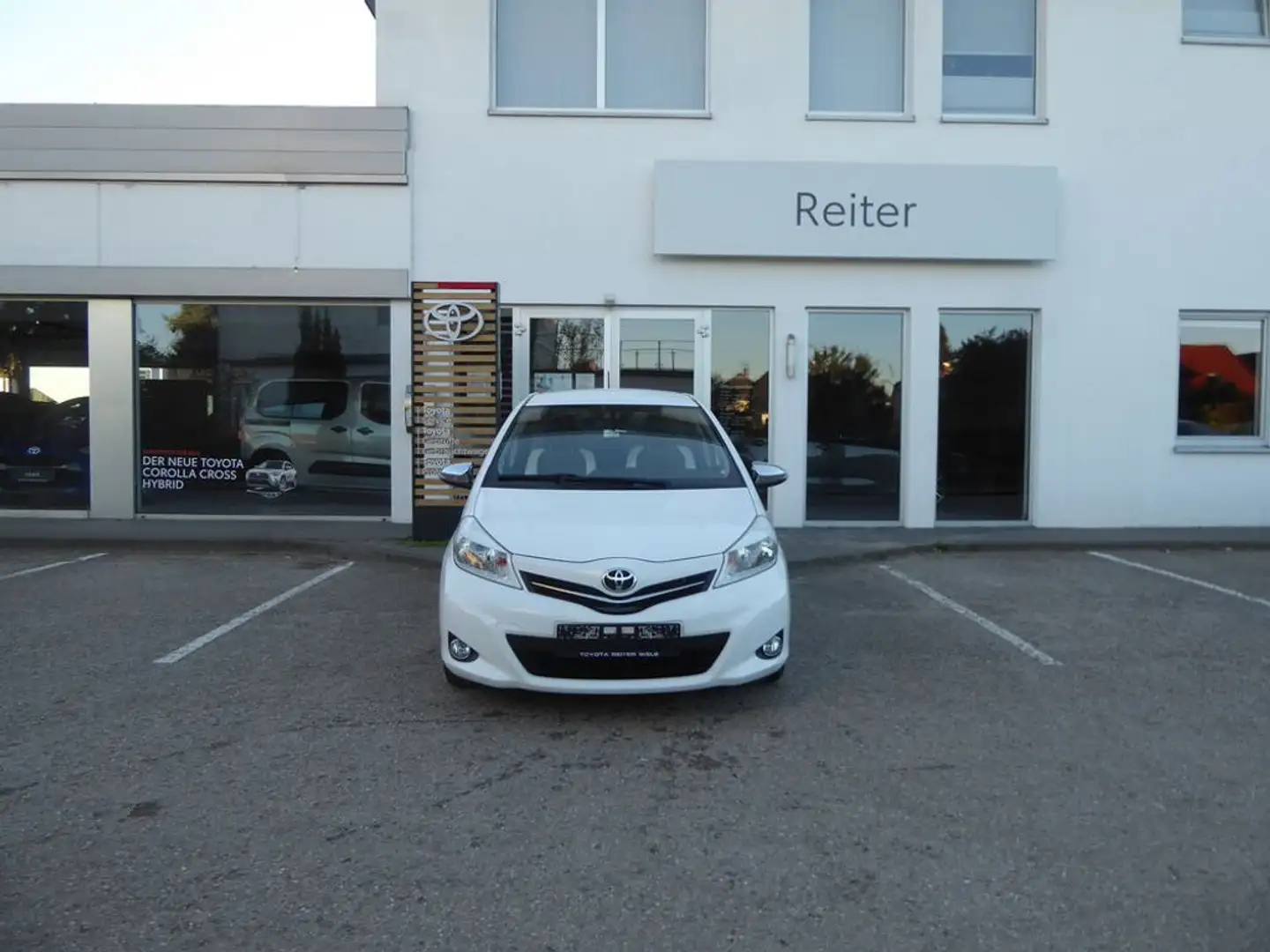 Toyota Yaris 1,0 VVT-i Trend Weiß - 1