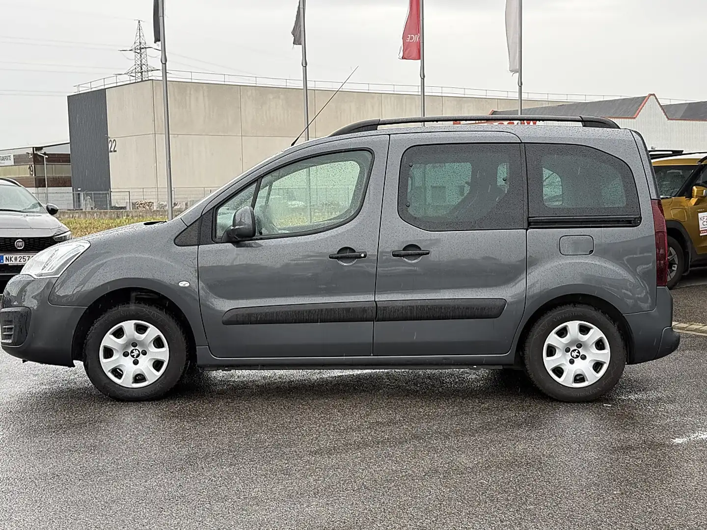 Peugeot Partner Tepee Active 1,6 BHDI 100 S&S Grau - 2