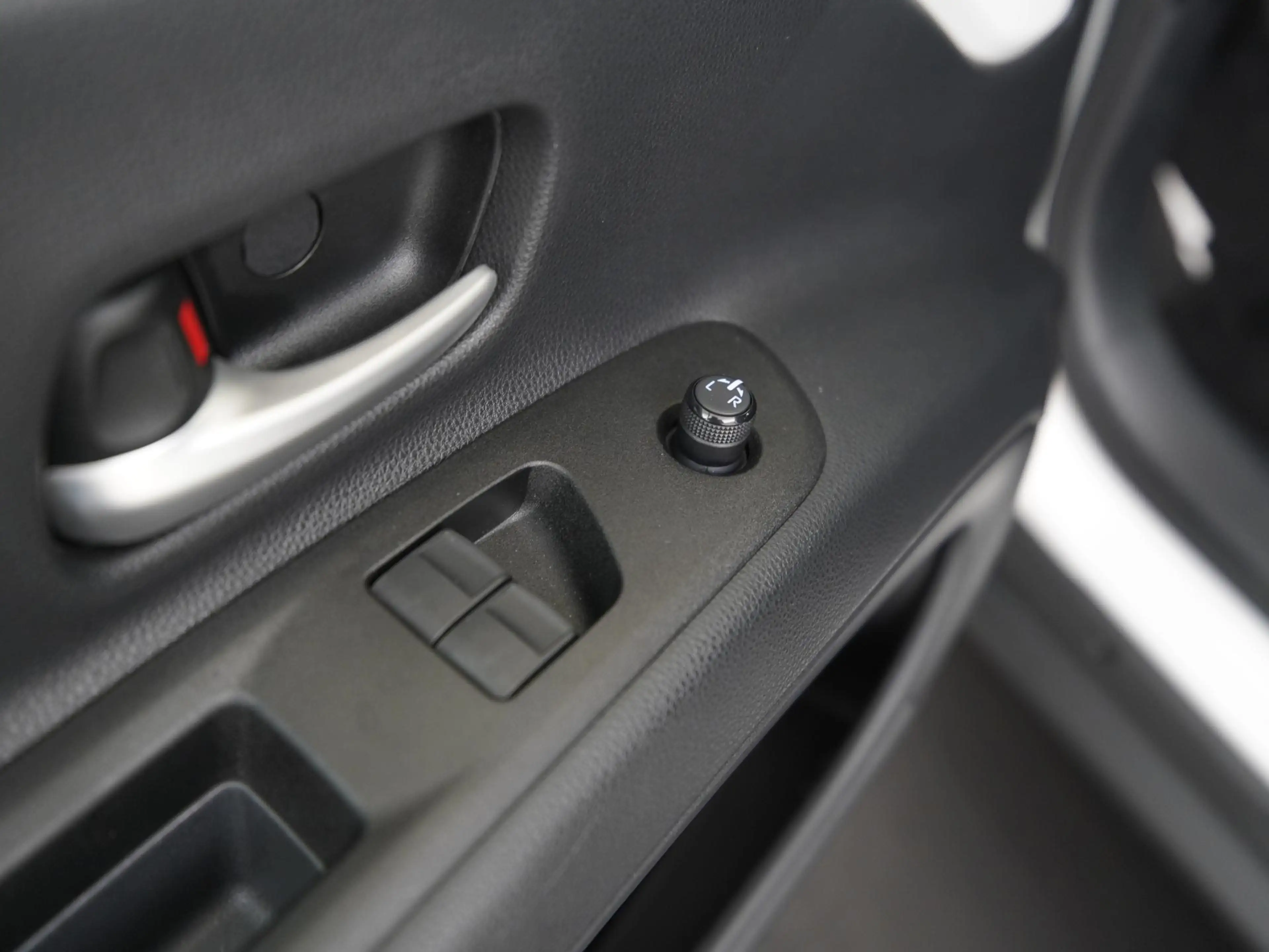 Toyota Aygo X 1.0 VVT-i MT Play | Camera | Apple/Android Carplay — photo 24