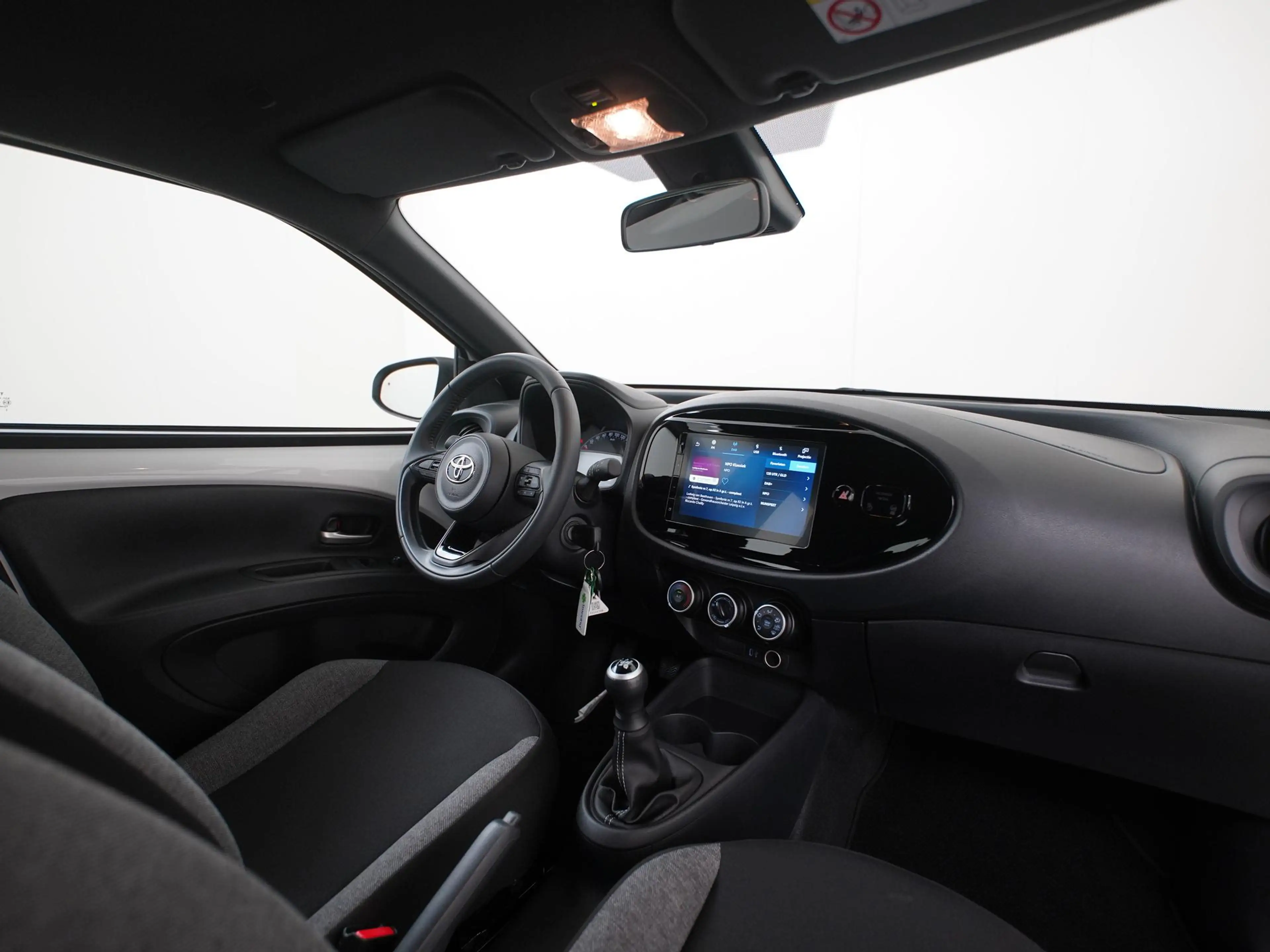 Toyota Aygo X 1.0 VVT-i MT Play | Camera | Apple/Android Carplay — photo 2
