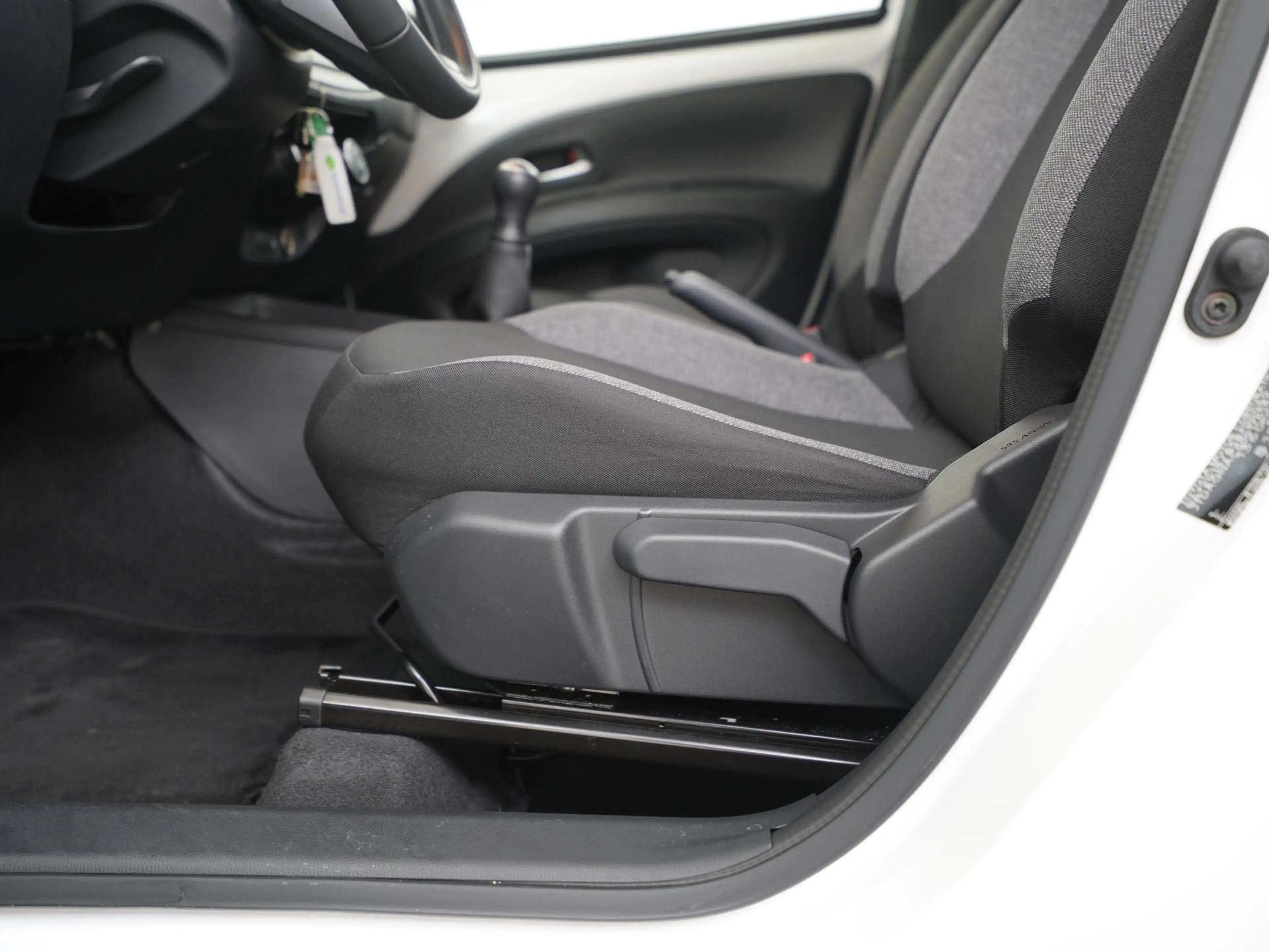 Toyota Aygo X 1.0 VVT-i MT Play | Camera | Apple/Android Carplay — photo 23