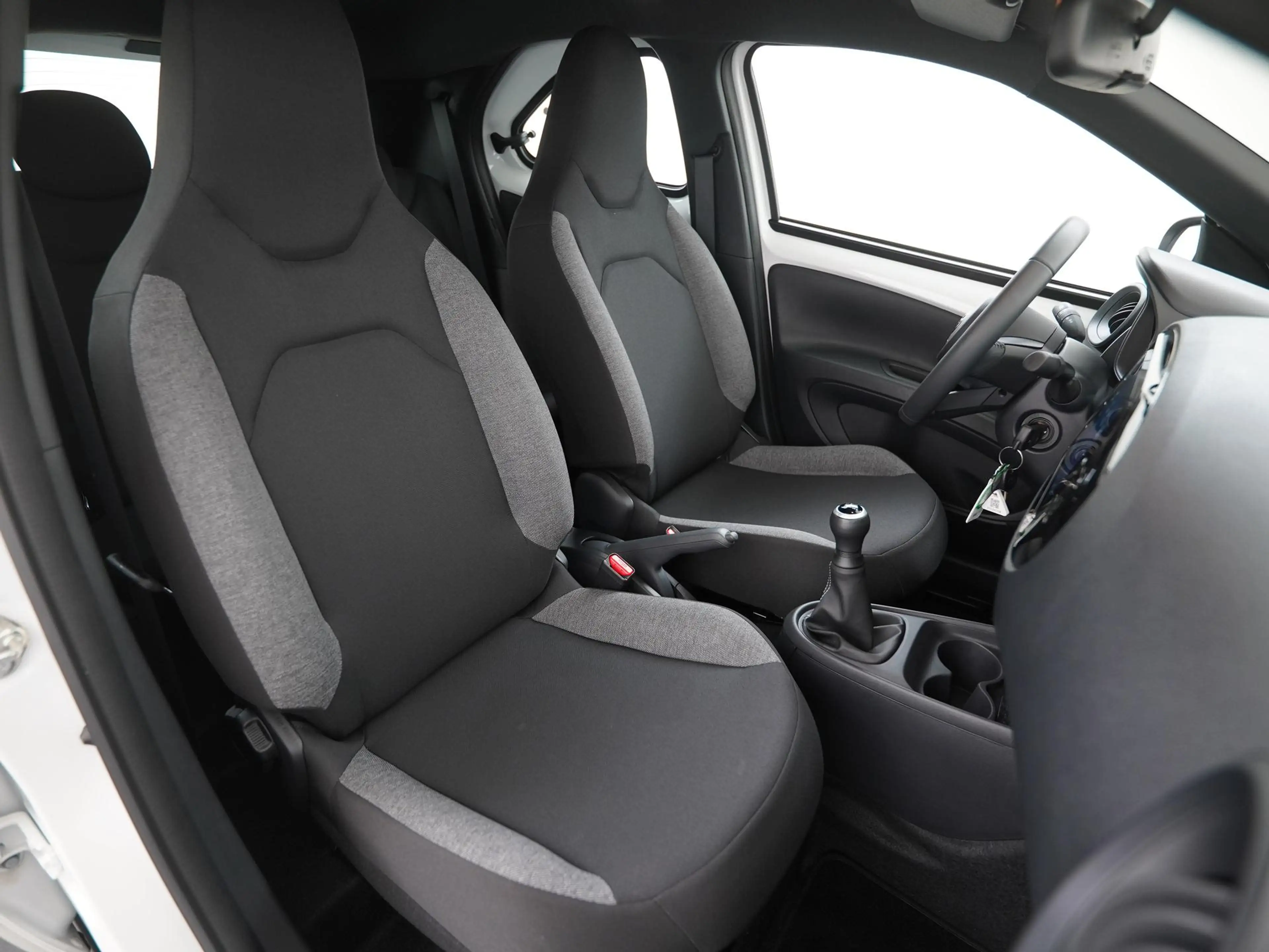 Toyota Aygo X 1.0 VVT-i MT Play | Camera | Apple/Android Carplay — photo 20