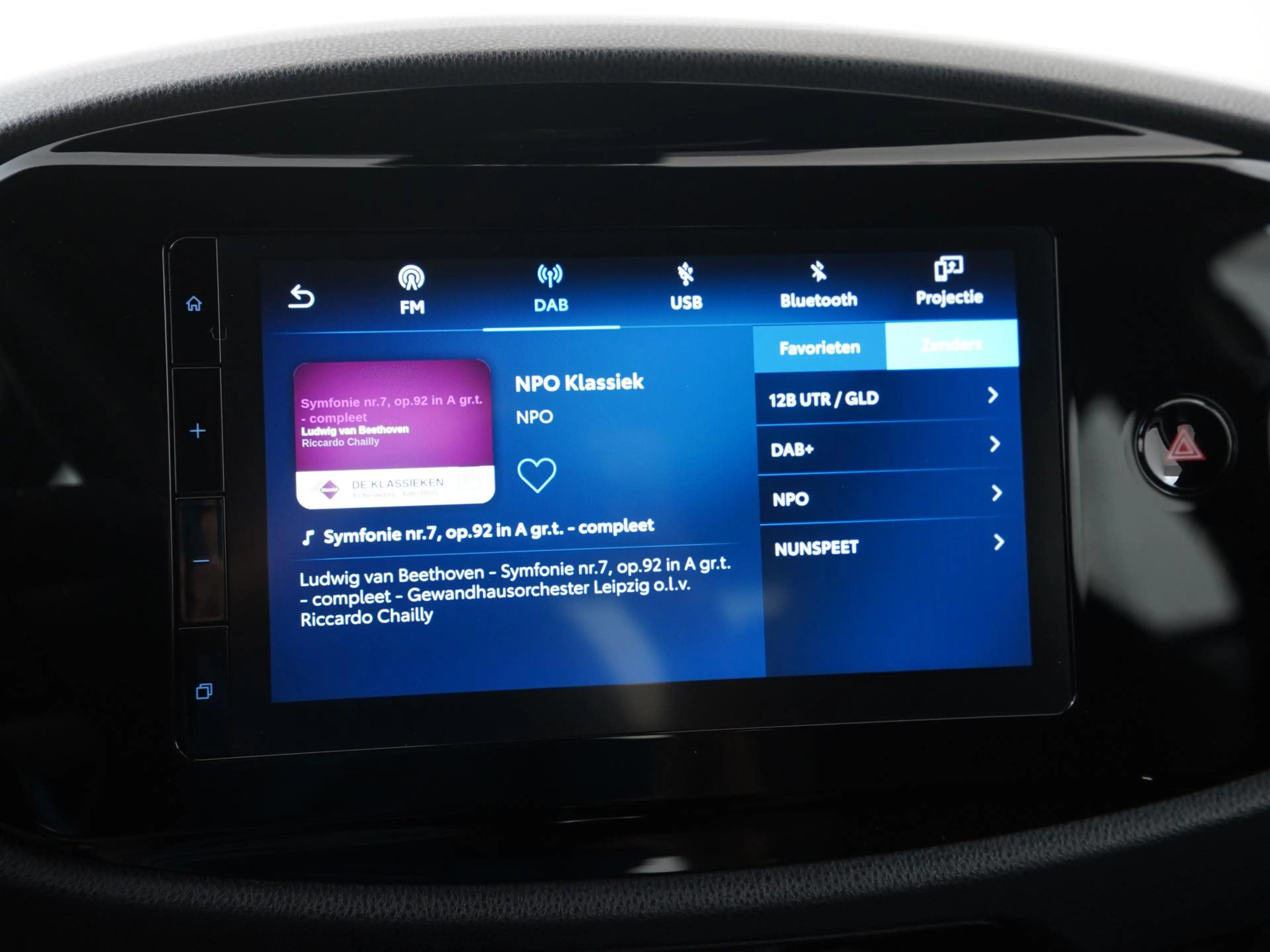 Toyota Aygo X 1.0 VVT-i MT Play | Camera | Apple/Android Carplay — photo 12