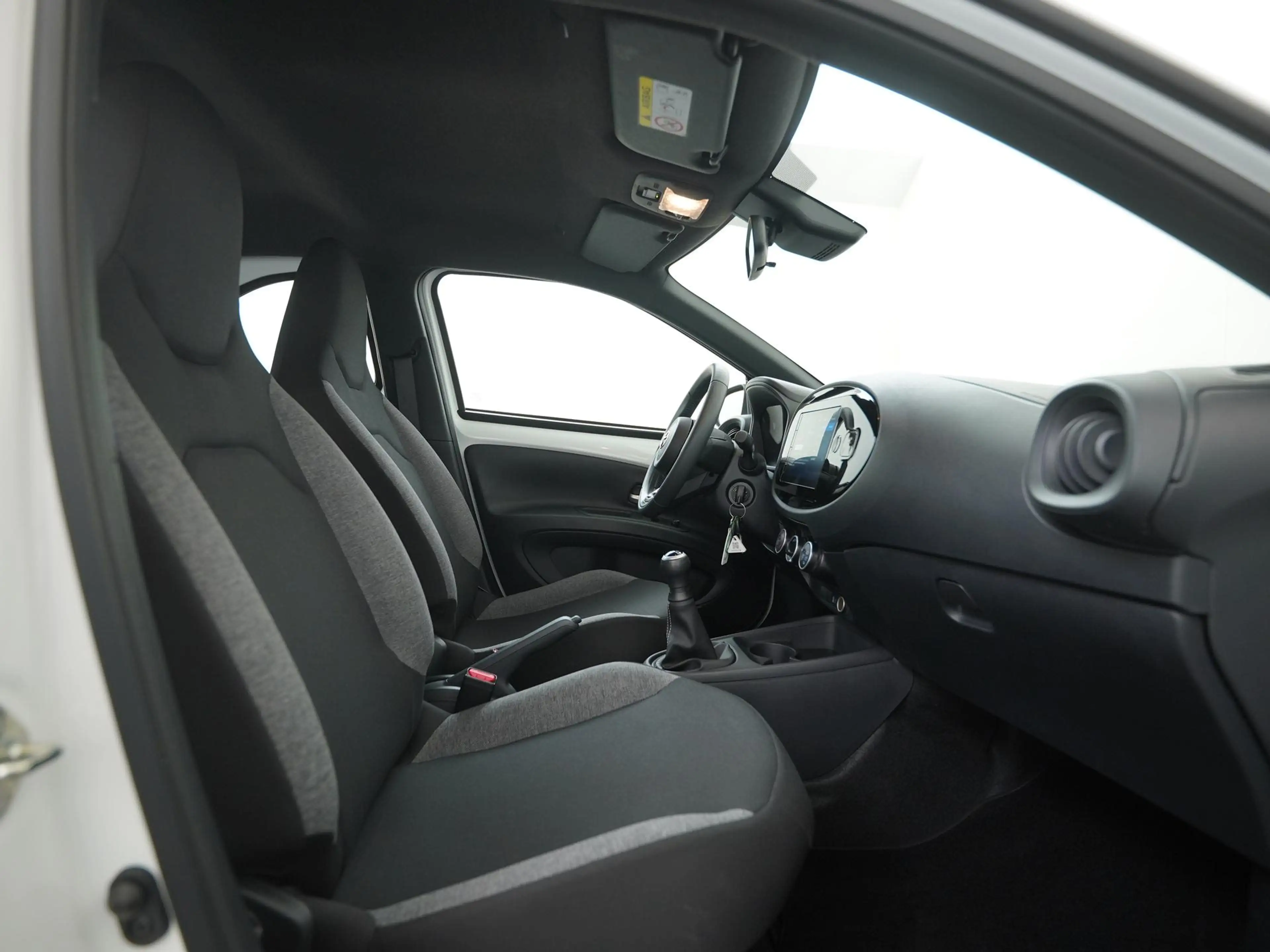 Toyota Aygo X 1.0 VVT-i MT Play | Camera | Apple/Android Carplay — photo 3