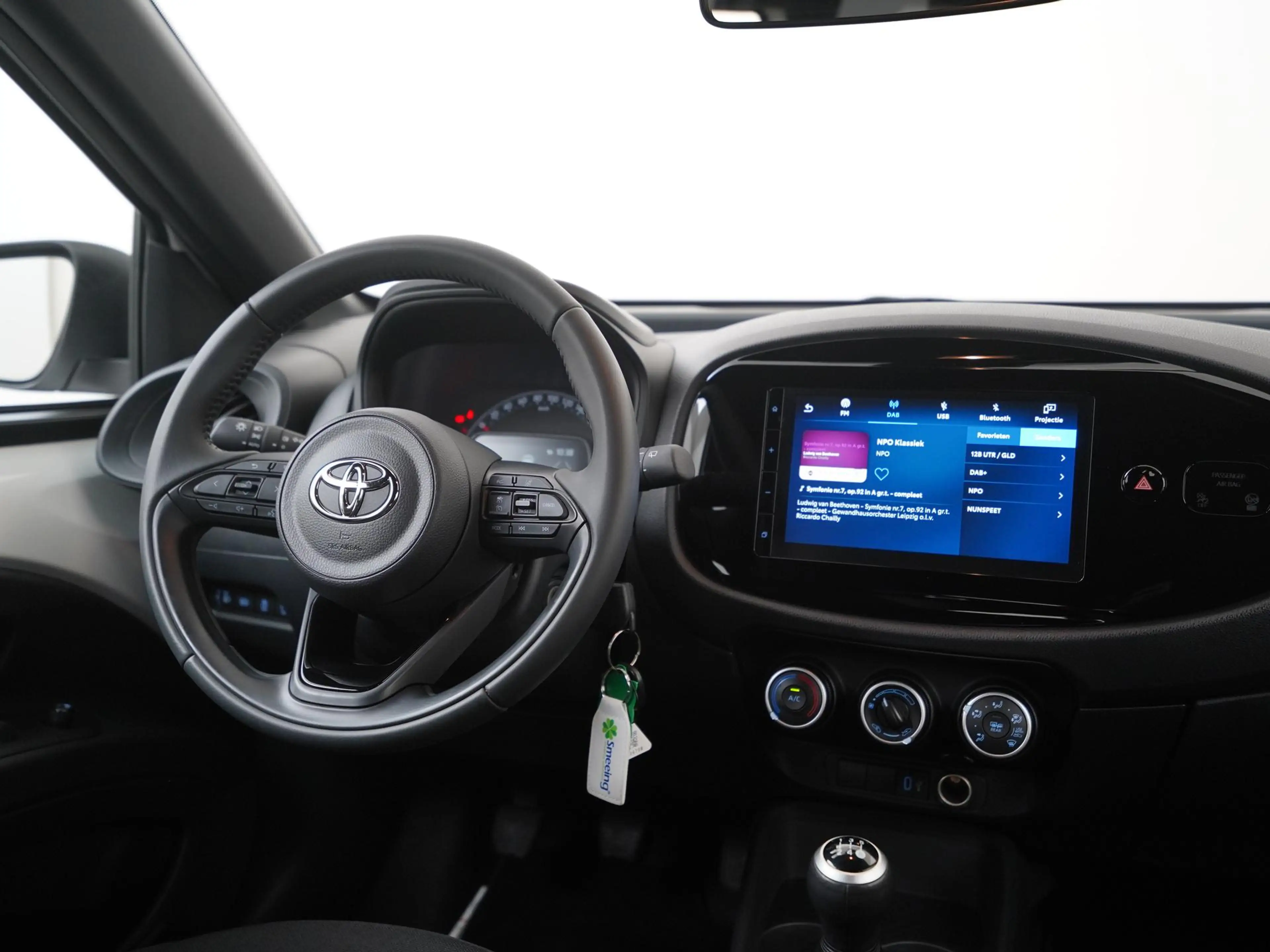Toyota Aygo X 1.0 VVT-i MT Play | Camera | Apple/Android Carplay — photo 5
