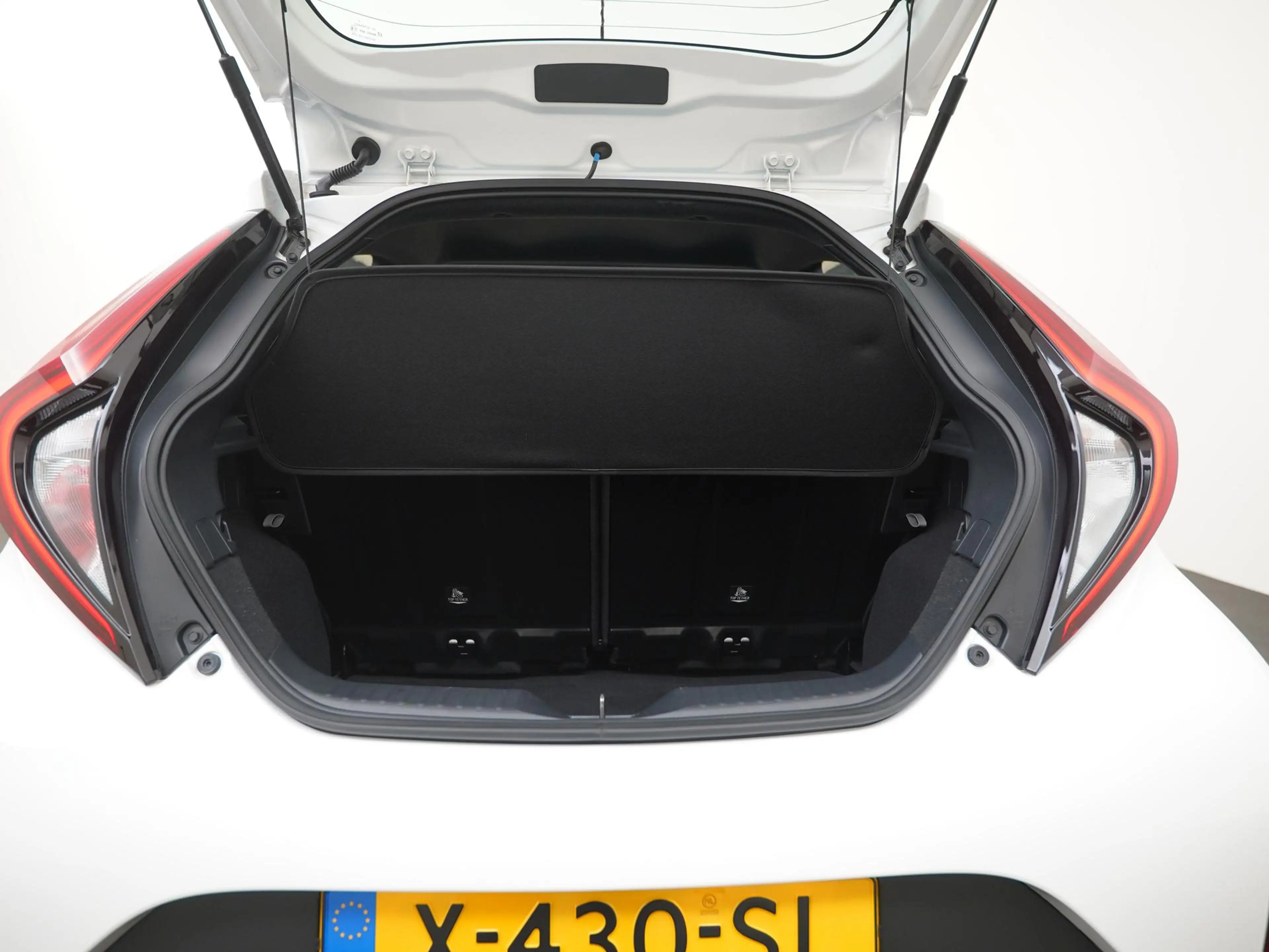 Toyota Aygo X 1.0 VVT-i MT Play | Camera | Apple/Android Carplay — photo 18