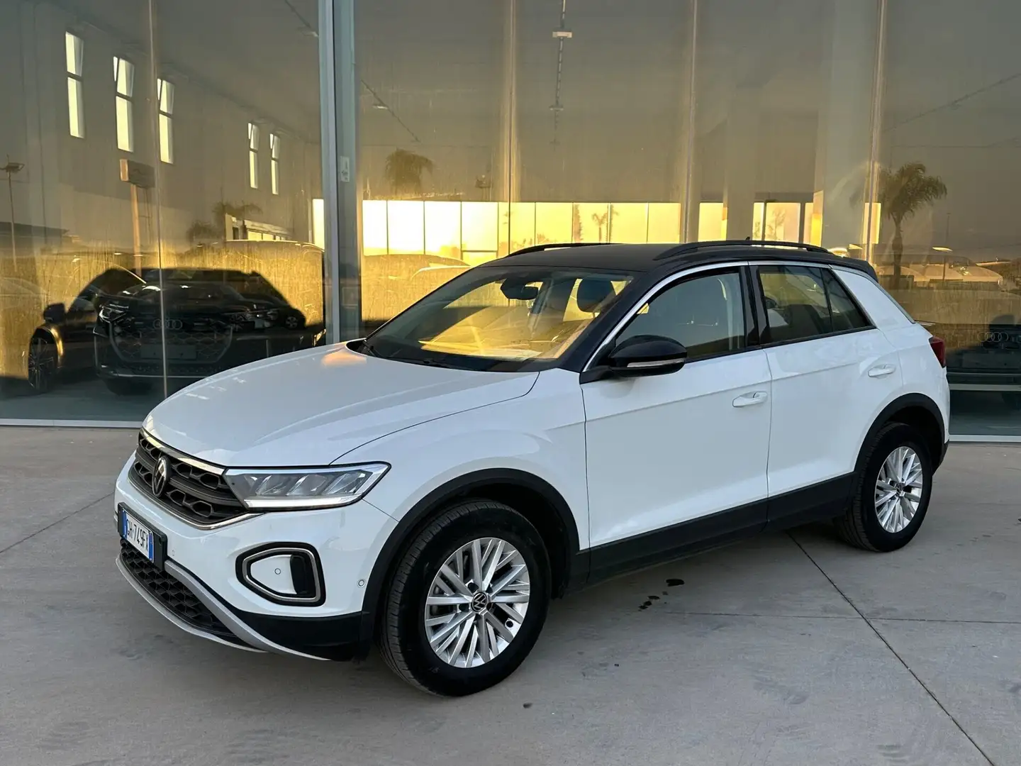 Volkswagen T-Roc 1.5 tsi dsg offerta T-Stock prezzo imperdibile Blanc - 1