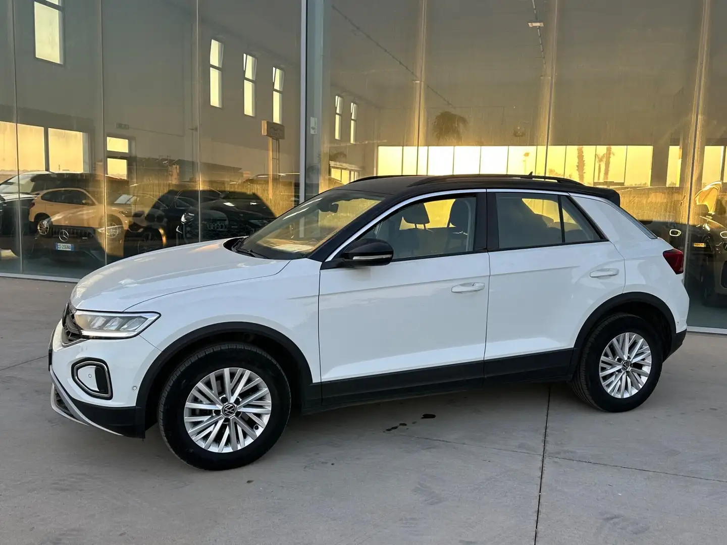 Volkswagen T-Roc 1.5 tsi dsg offerta T-Stock prezzo imperdibile Blanc - 2