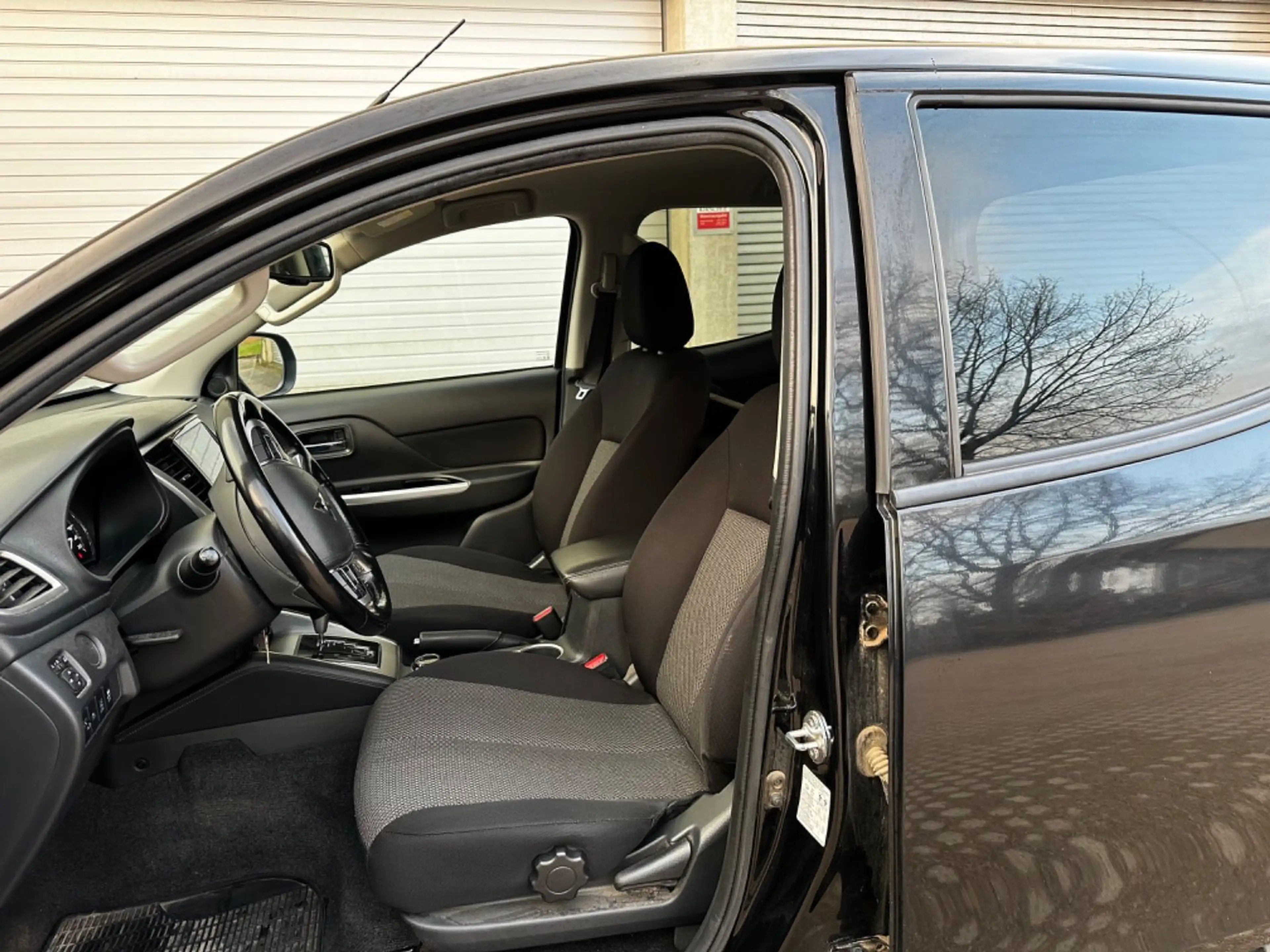 Mitsubishi L200 Automat*Top Doppelkabine 4WD*360°Kam*AHK* — photo 9