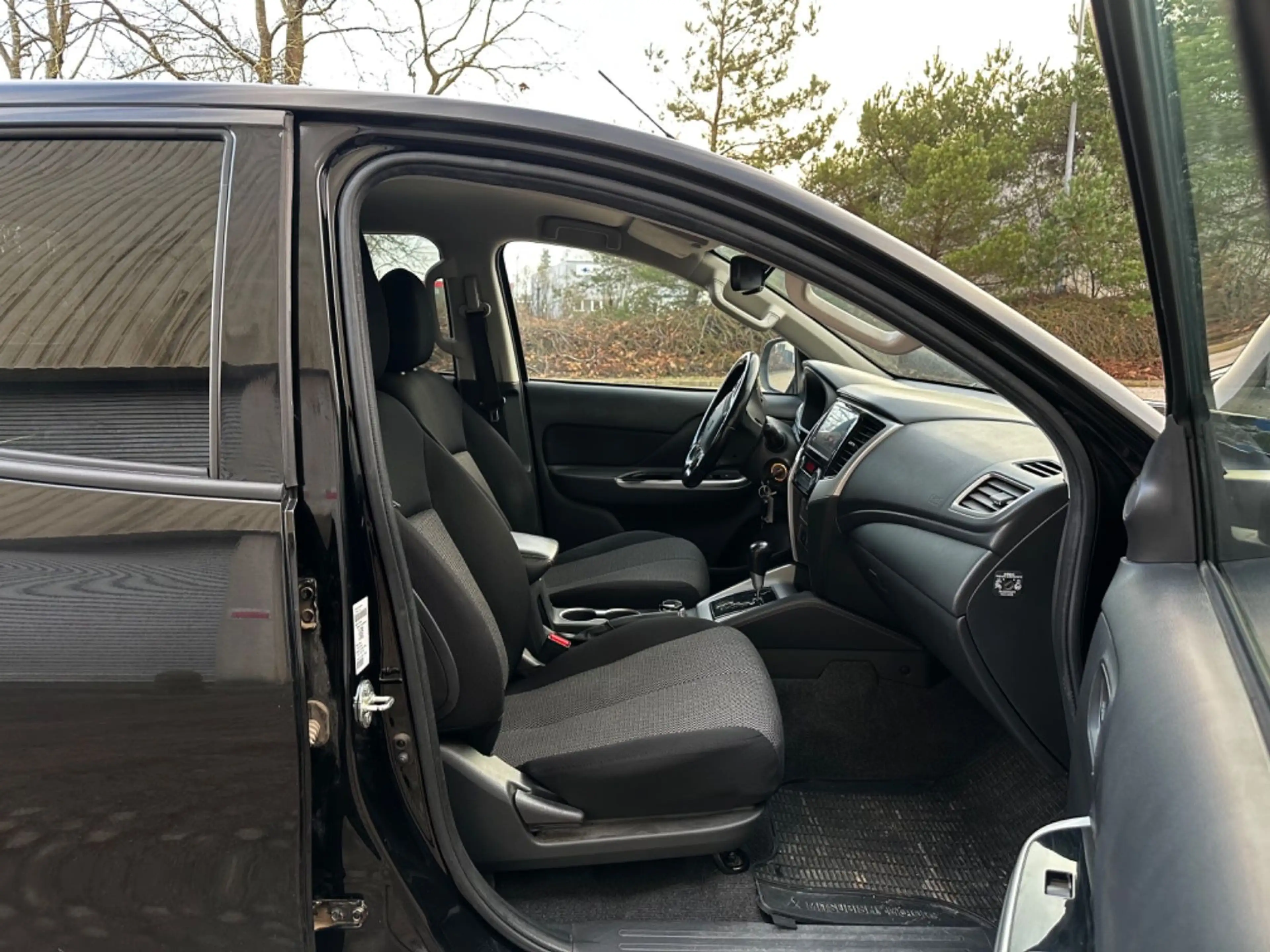 Mitsubishi L200 Automat*Top Doppelkabine 4WD*360°Kam*AHK* — photo 8