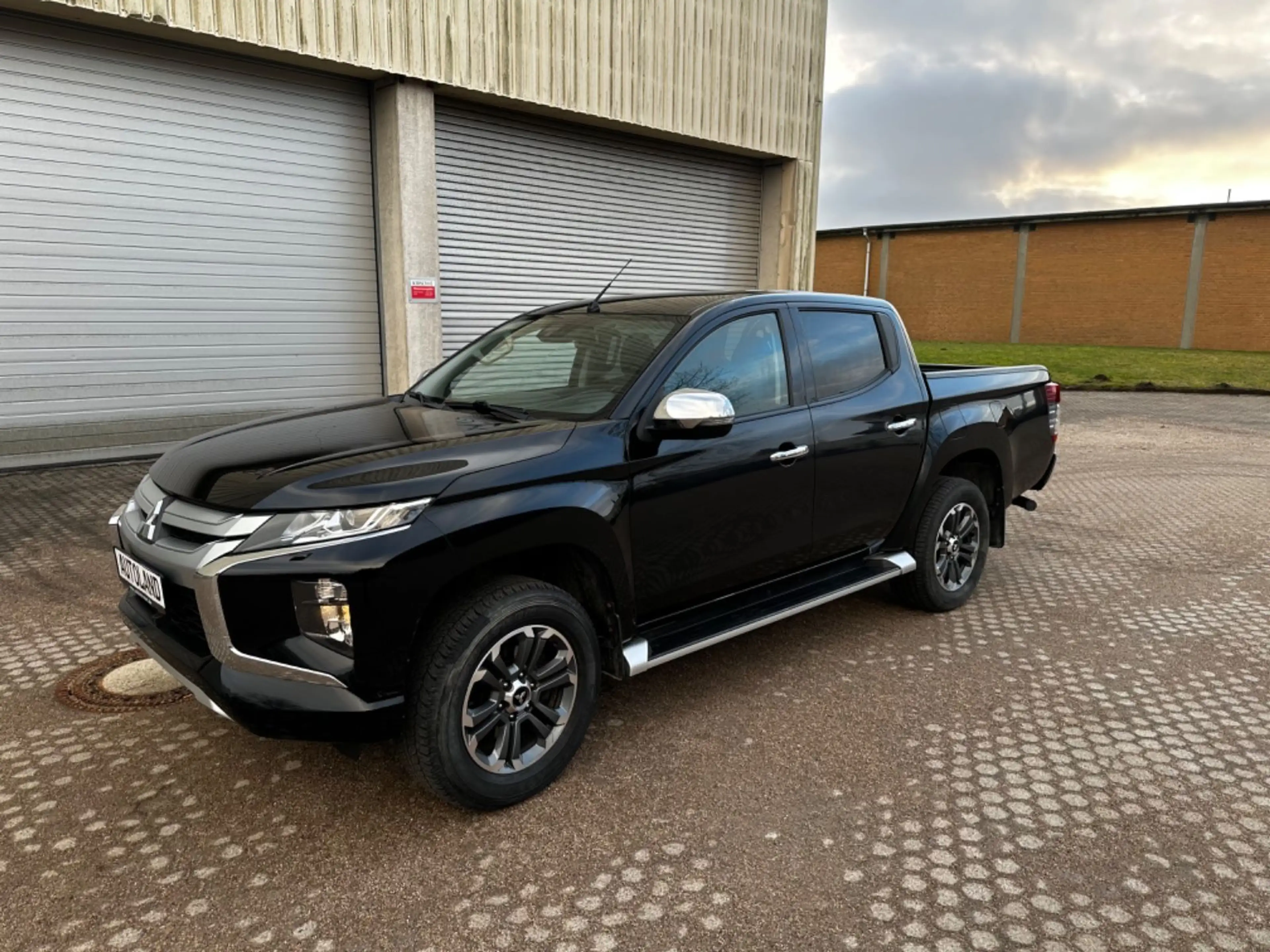 Mitsubishi L200 Automat*Top Doppelkabine 4WD*360°Kam*AHK*