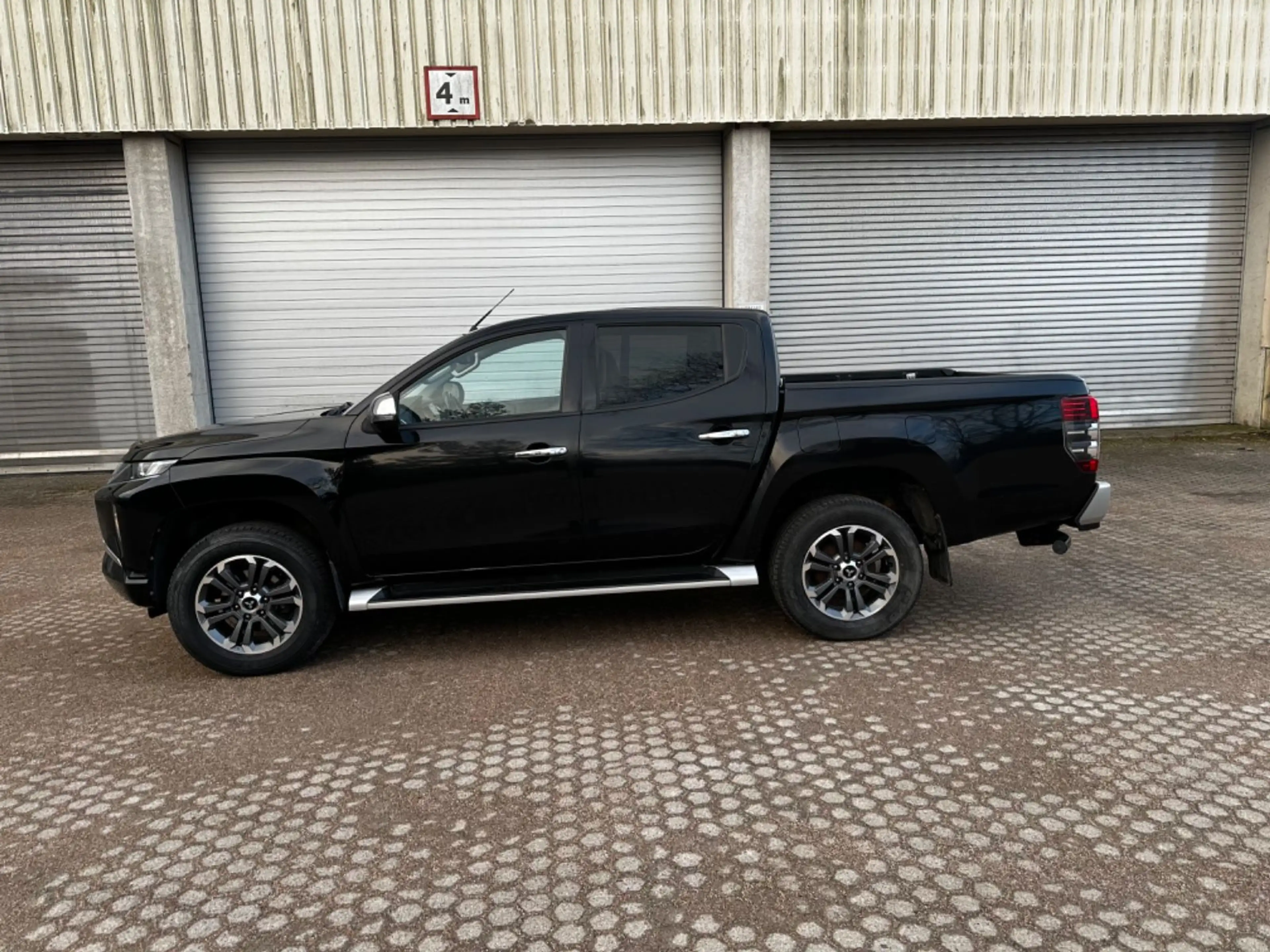 Mitsubishi L200 Automat*Top Doppelkabine 4WD*360°Kam*AHK* — photo 13