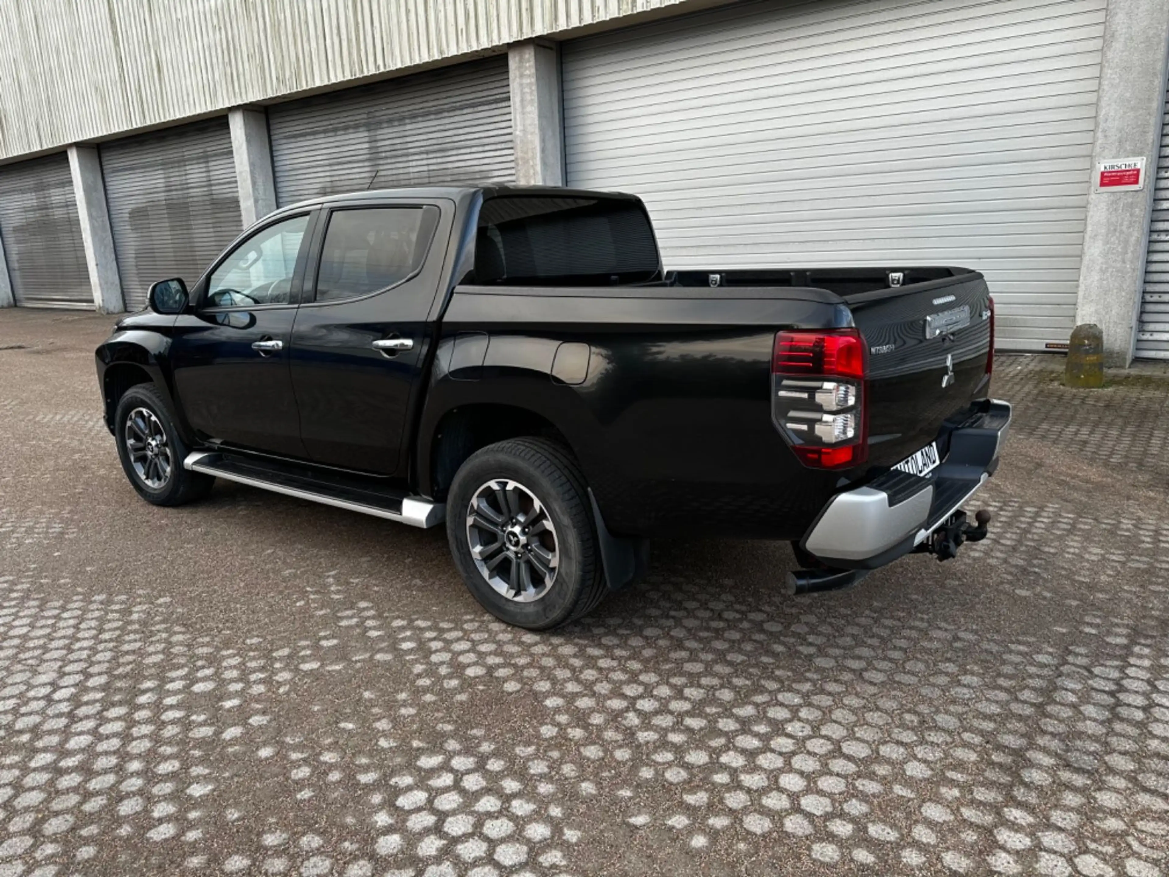 Mitsubishi L200 Automat*Top Doppelkabine 4WD*360°Kam*AHK* — photo 2