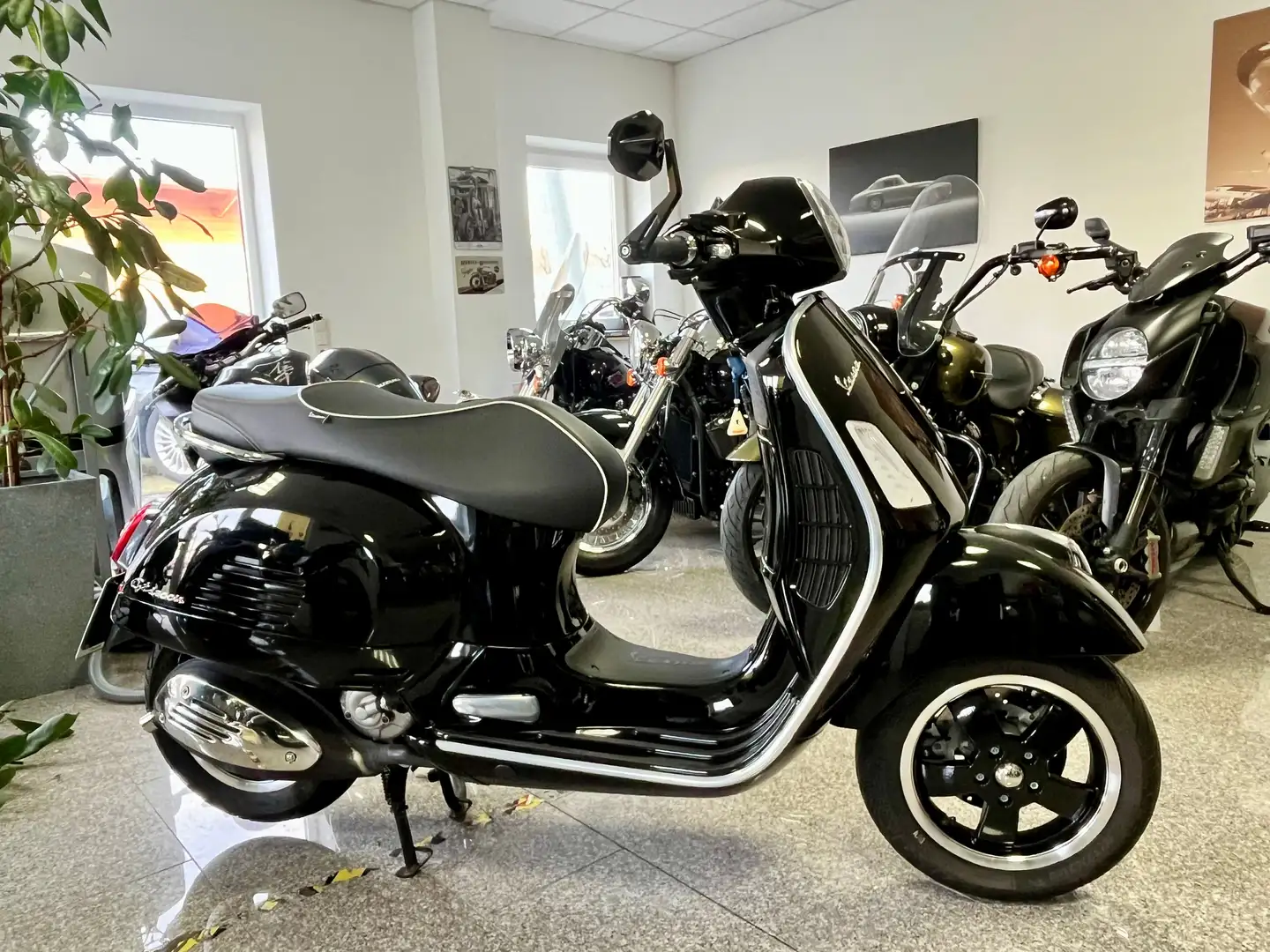 Vespa GTS 300 Super-Euro 4 Modell top original Black - 1