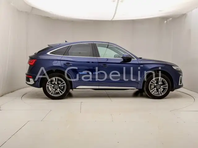 Audi Q5 view 3