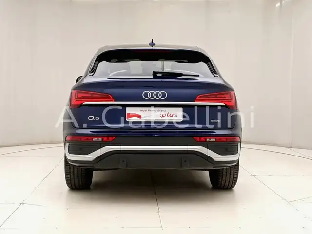 Audi Q5 view 5
