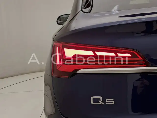 Audi Q5 view 10