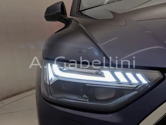 Audi Q5 view 9