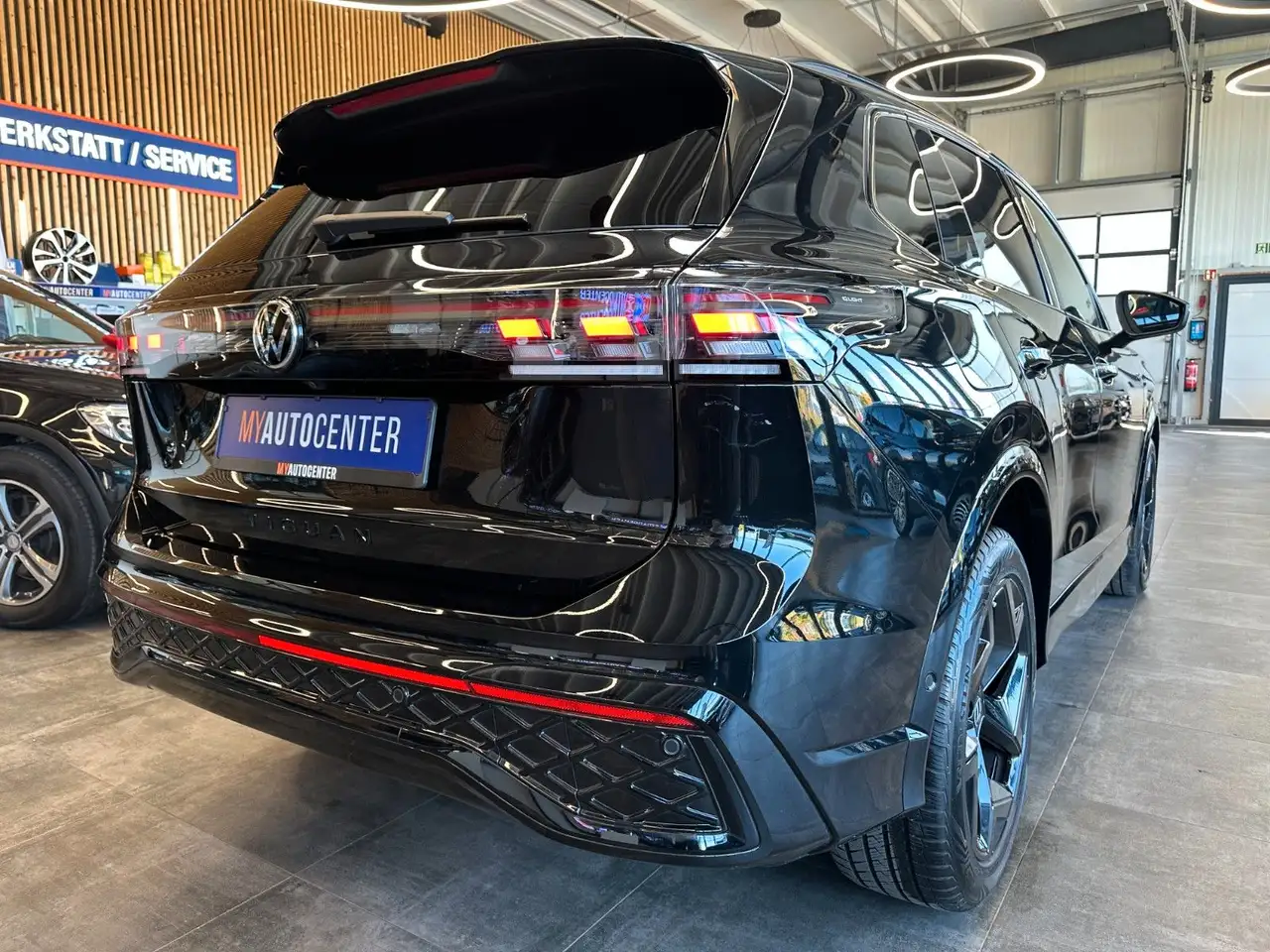 2026 Volkswagen Tiguan *R-LINE*MASSAGE*LKHZ*ACC*CARPLAY*LED, photograph 2