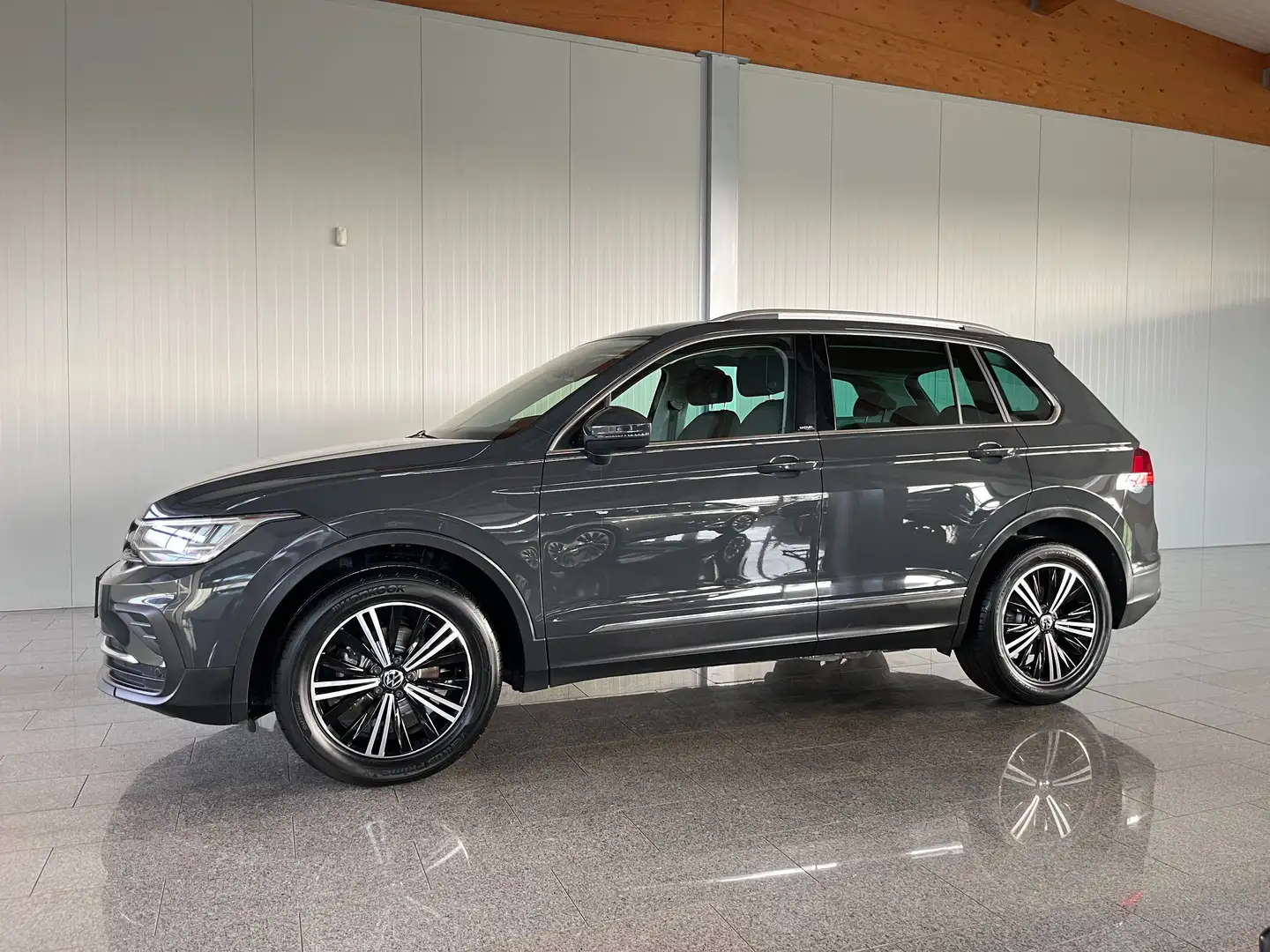 Volkswagen Tiguan 2,0 TDI 4Motion Life DSG NWG bis 01/2029 Grau - 1