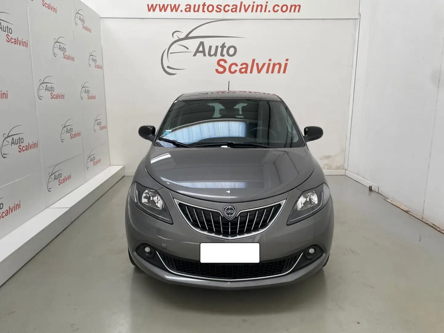 Lancia Ypsilon 1.0 FireFly 5 porte 69cv S&S Hybrid Gold Plus Grigio - 2