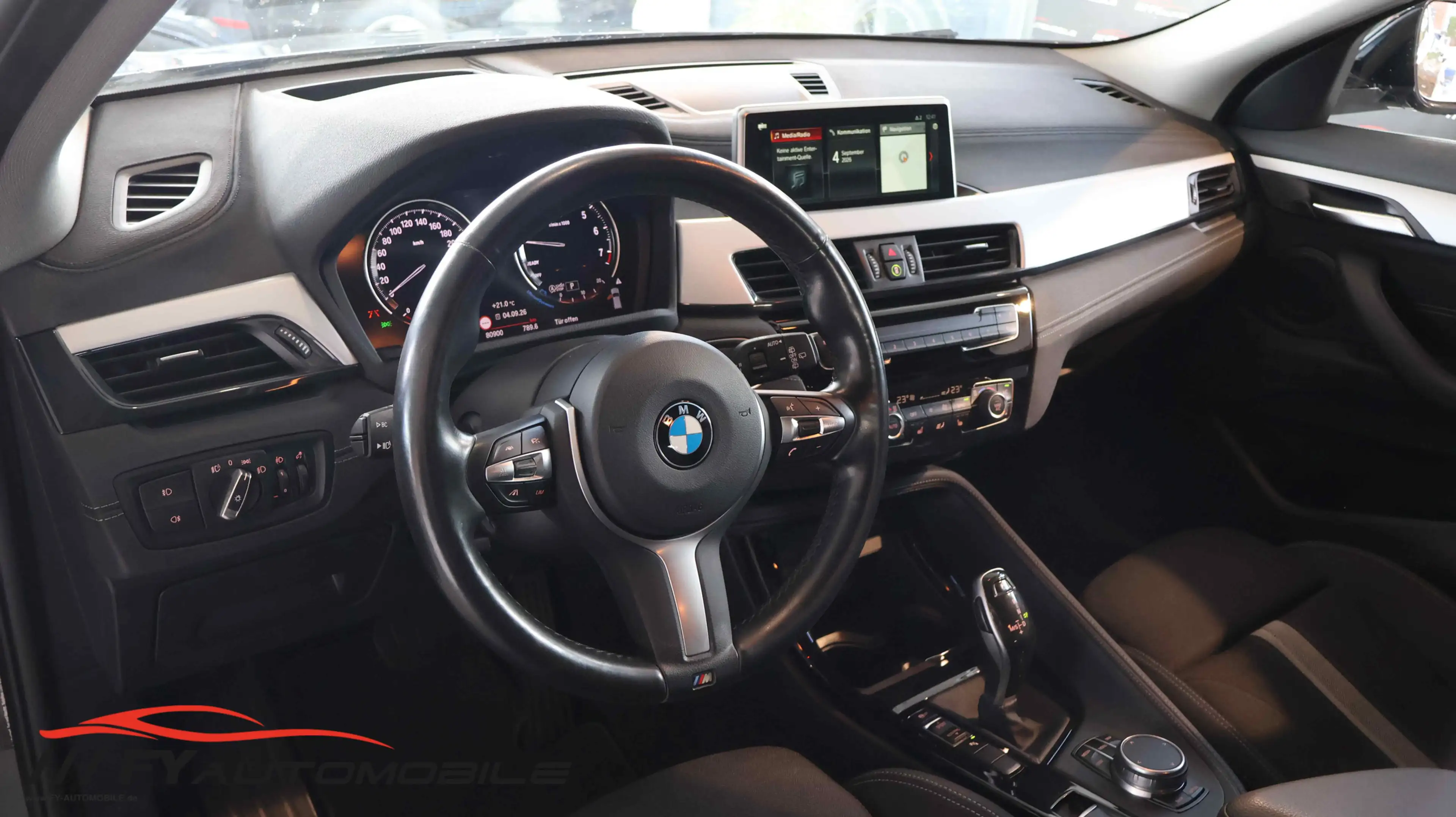 BMW X2 sDrive 20 i Advantage head-up stzheizung. — photo 5