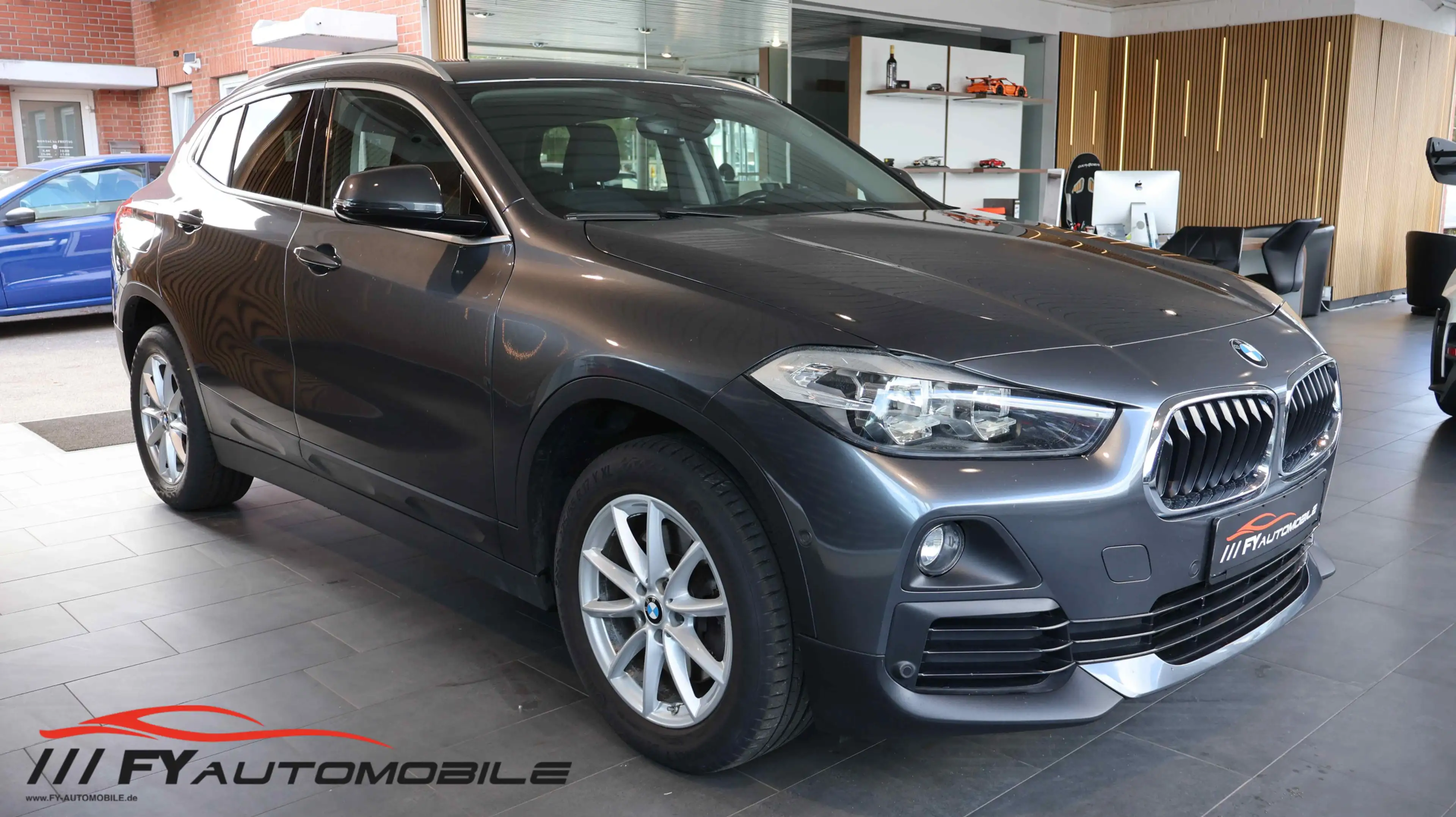 BMW X2 sDrive 20 i Advantage head-up stzheizung. — photo 3