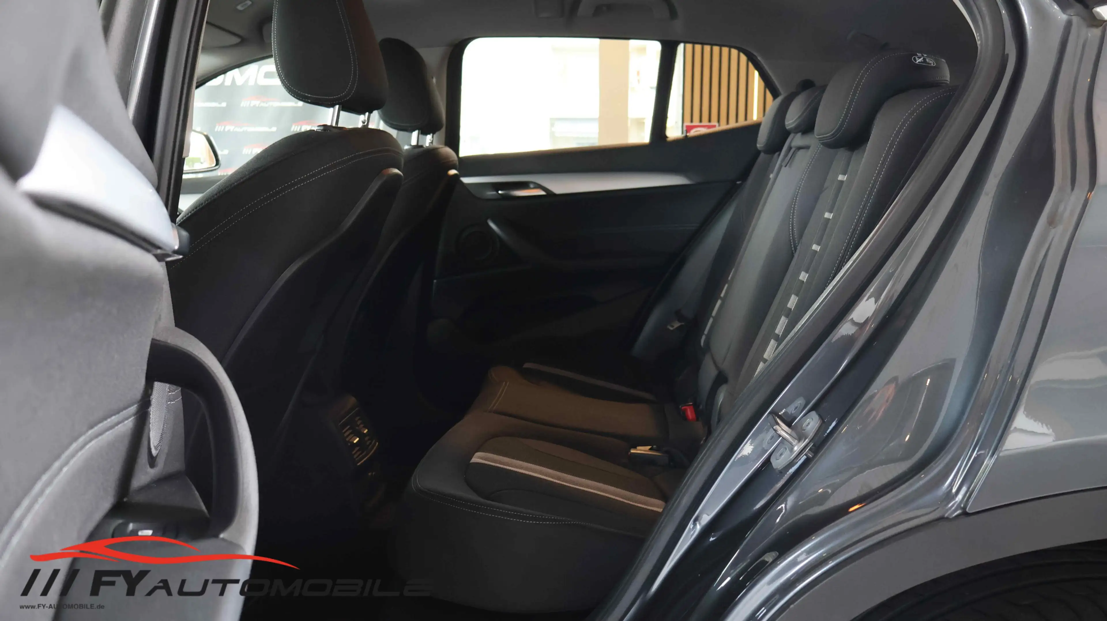 BMW X2 sDrive 20 i Advantage head-up stzheizung. — photo 7
